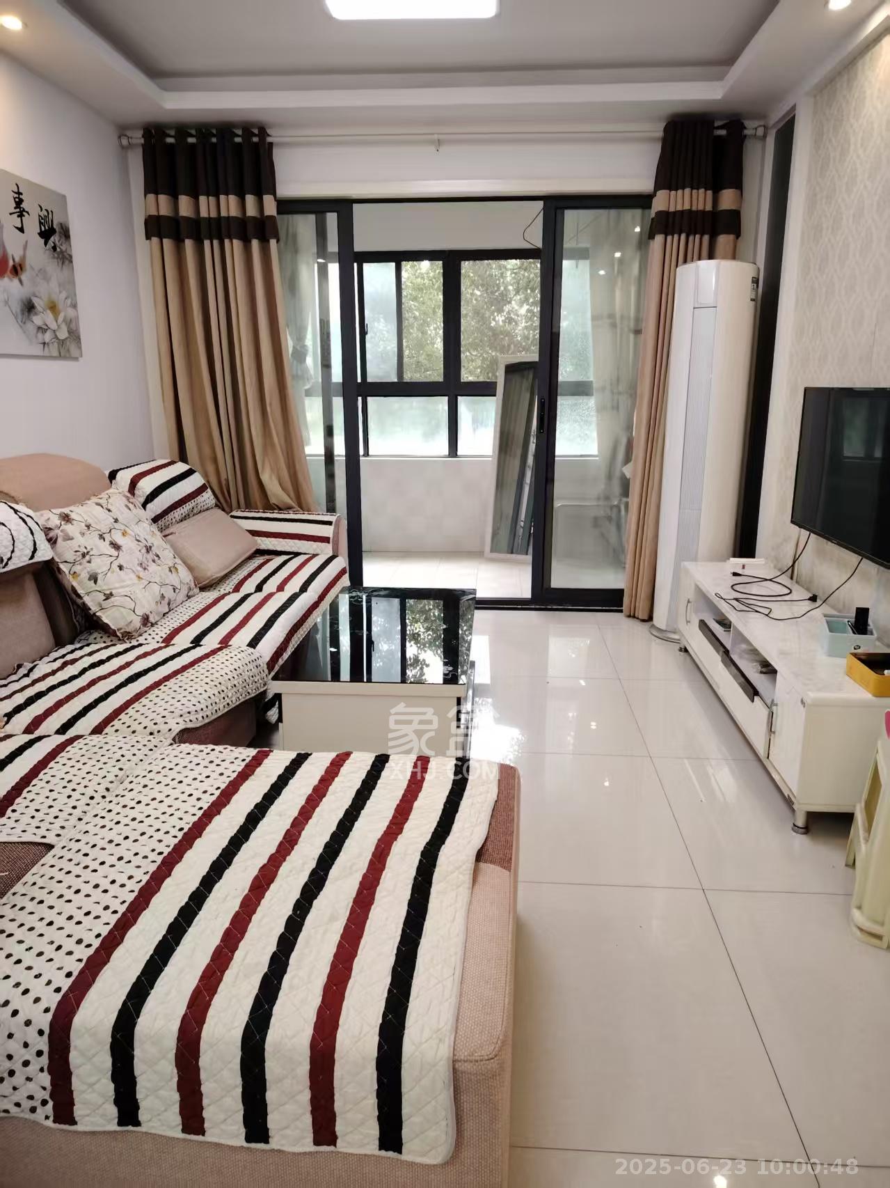 中建芙蓉嘉苑  3室2厅1卫    2400.0元/月 中建芙蓉嘉苑  3室2厅1卫    2400.0元/月室内图