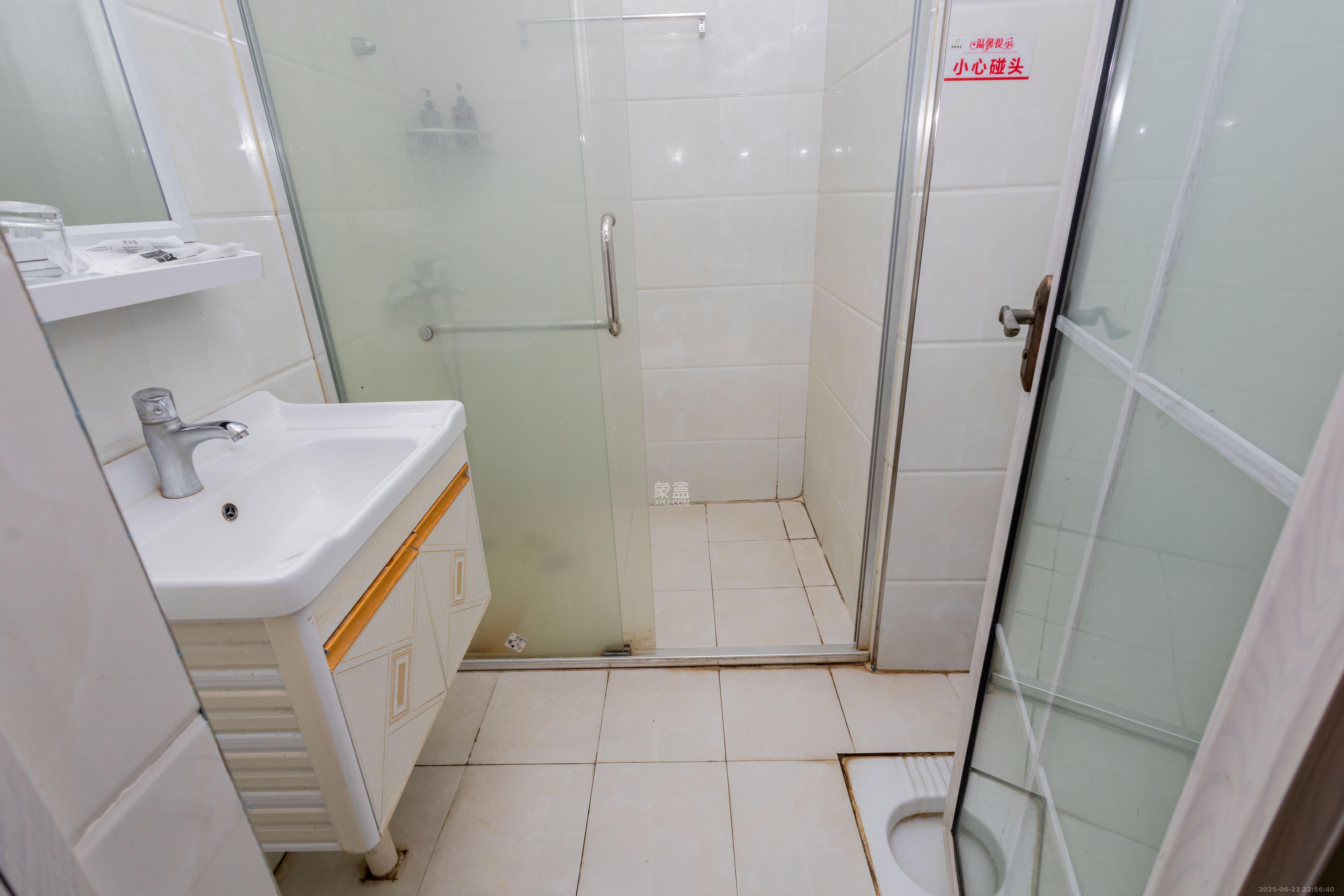 领东汇  1室1厅1卫    23.8万 领东汇  1室1厅1卫    23.8万卫生间