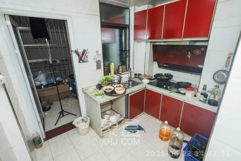 天元涉外景园C区 3室2厅1卫 2300.0元/月 天元涉外景园C区 3室2厅1卫 2300.0元/月室内图