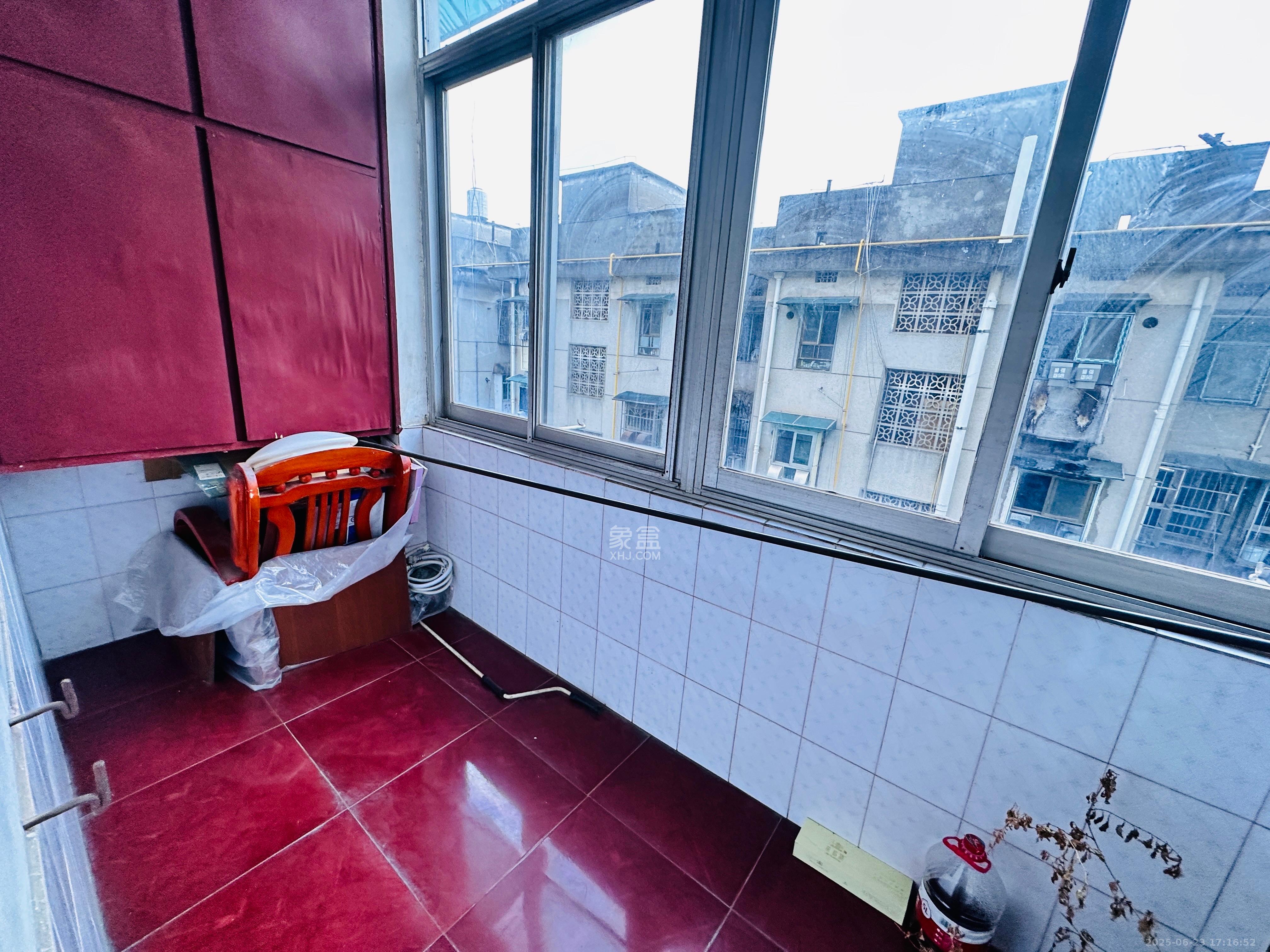 解放四村石子冲 2室1厅1卫 1100.0元/月 解放四村石子冲 2室1厅1卫 1100.0元/月室内图