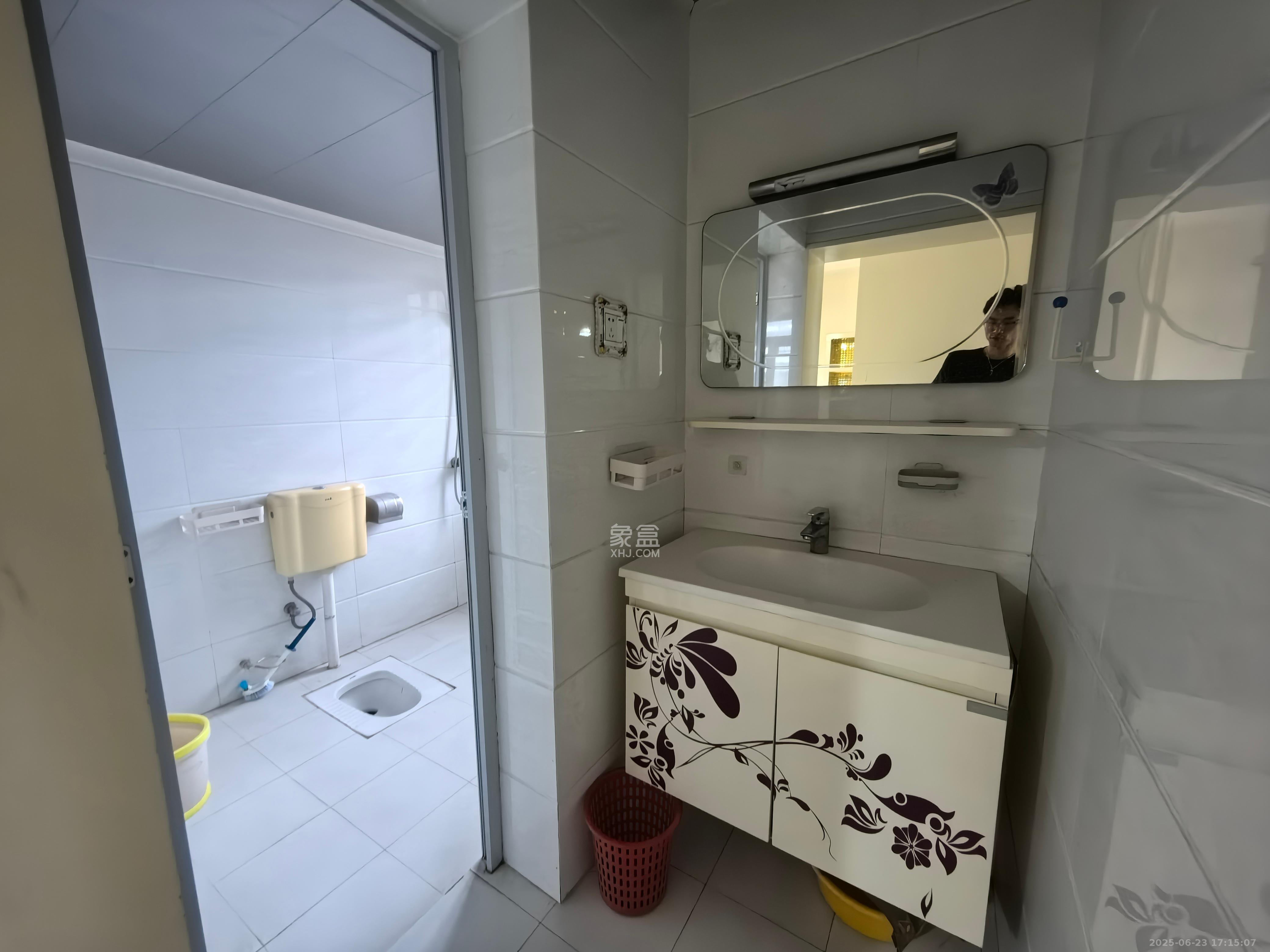 鑫远湘府华城  3室2厅2卫   2700.00元/月室内图