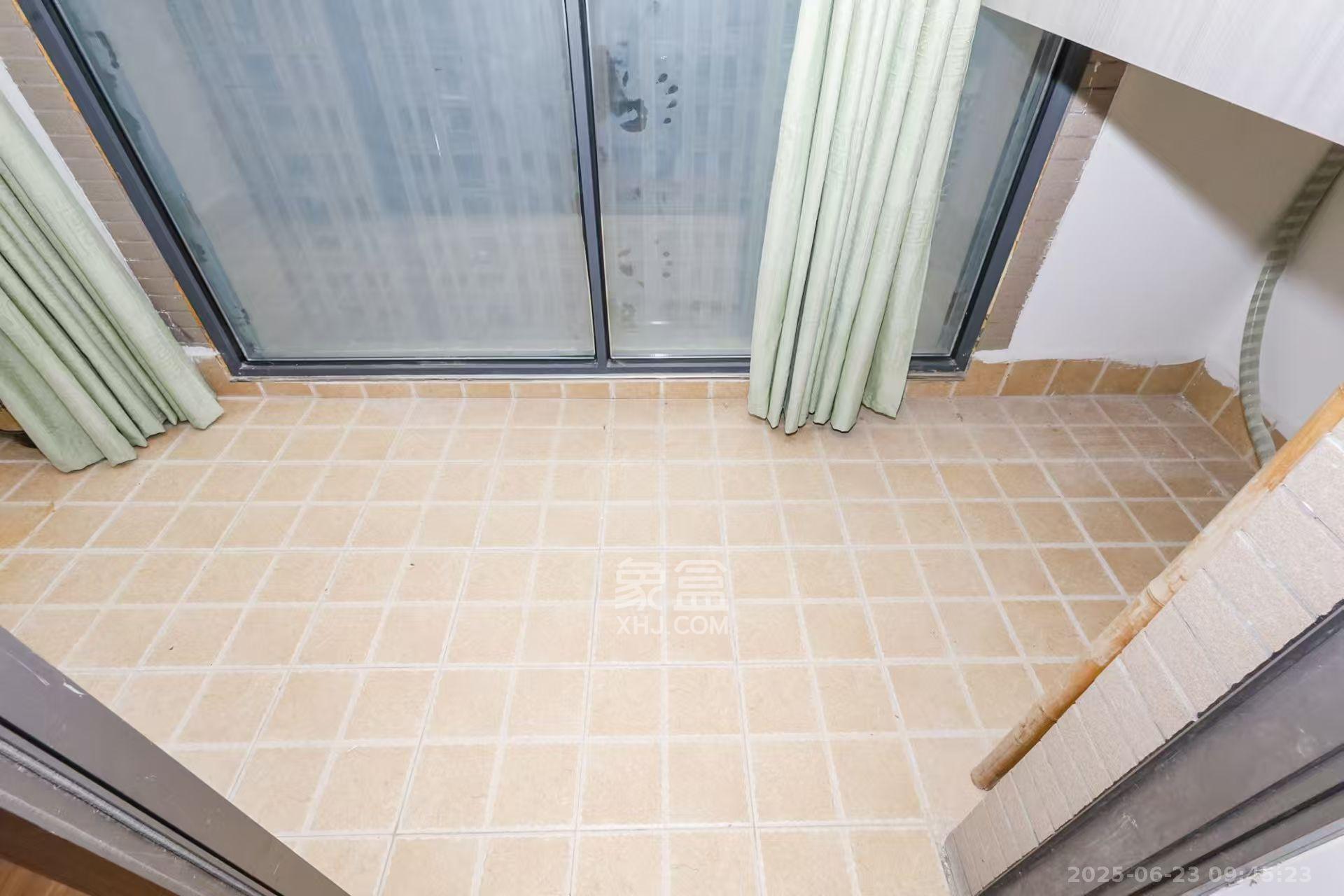 八方小区B区  3室2厅2卫   4200.00元/月室内图