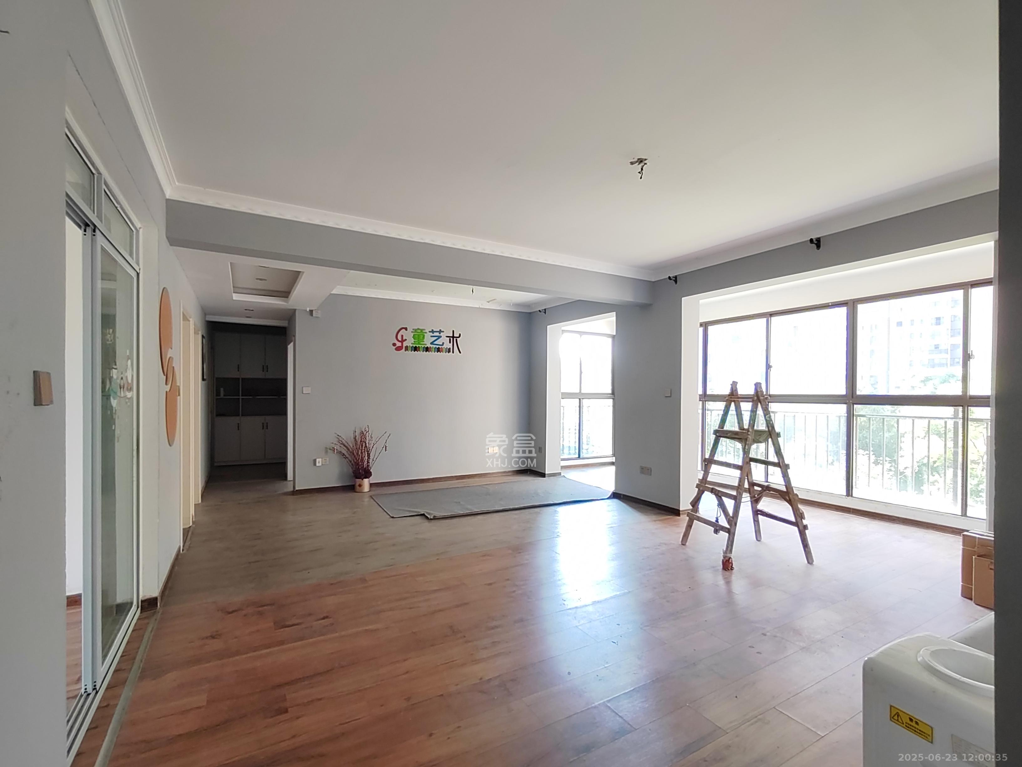 保利香槟国际 4室2厅2卫 2000.0元/月 保利香槟国际 4室2厅2卫 2000.0元/月室内图