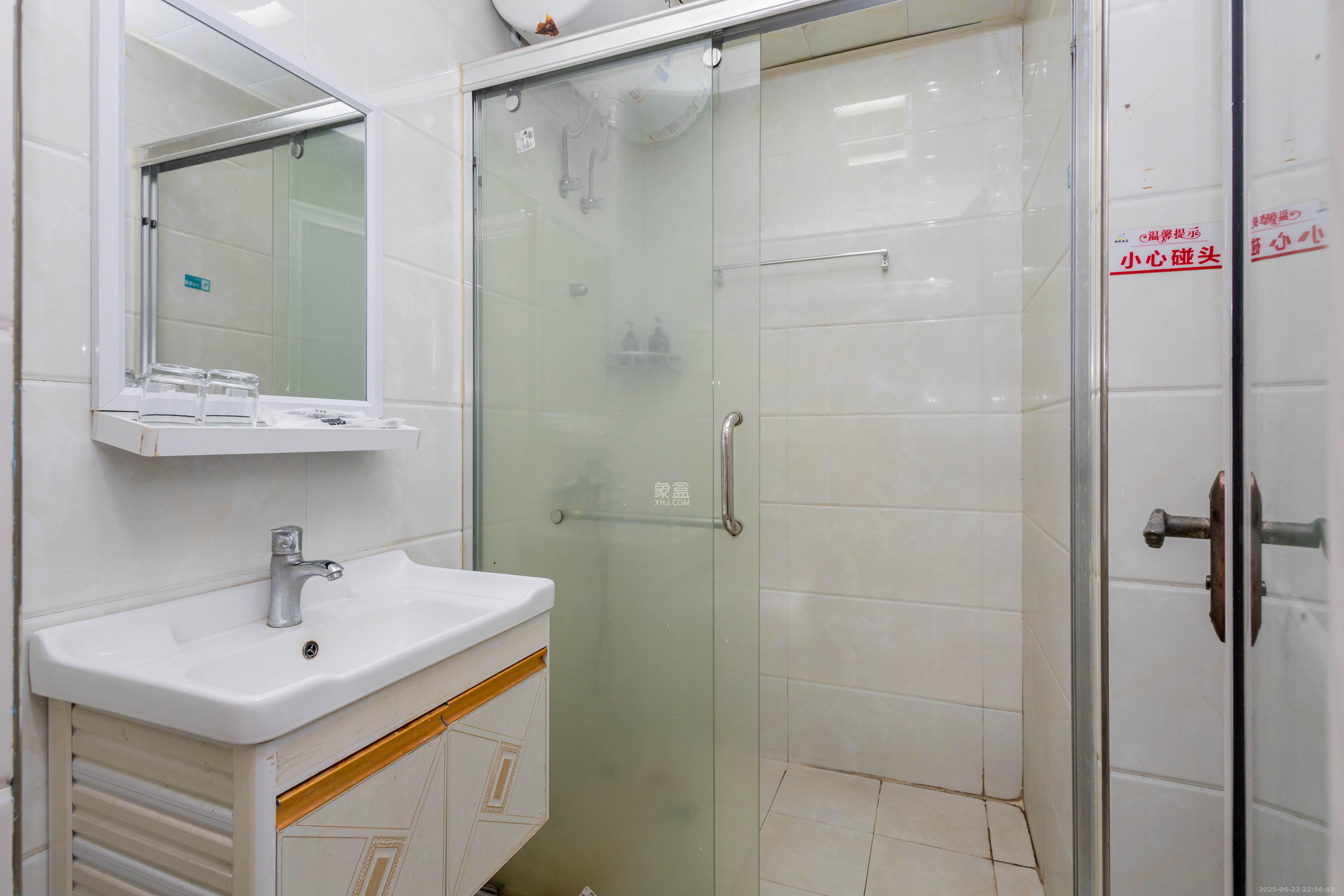 领东汇  1室1厅1卫    23.8万 领东汇  1室1厅1卫    23.8万卫生间