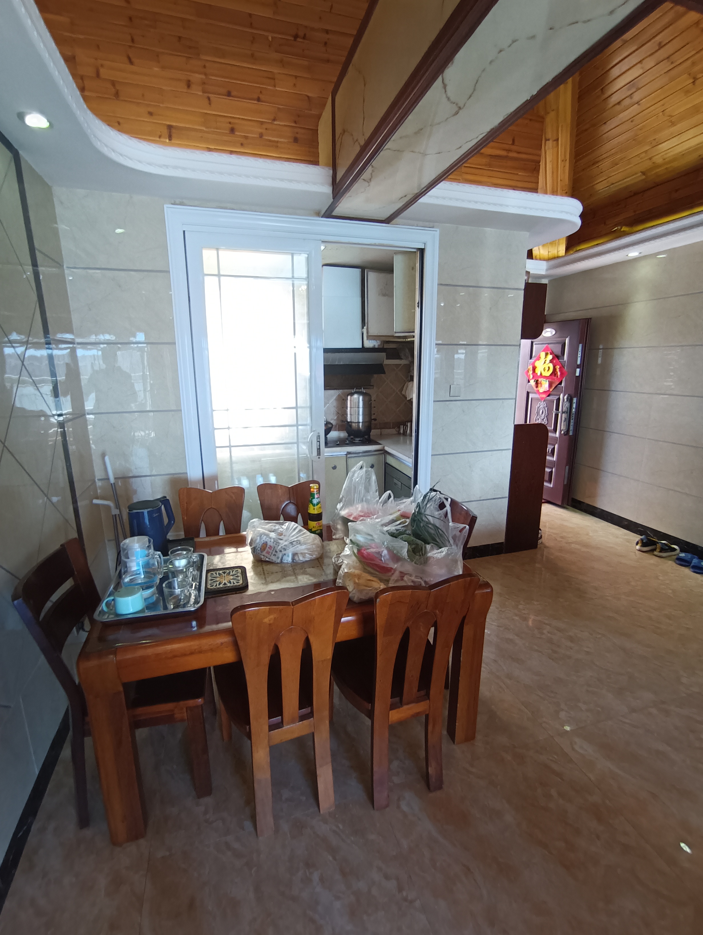 滨江度假城 3室2厅2卫 218.0万 滨江度假城 3室2厅2卫 218.0万客厅