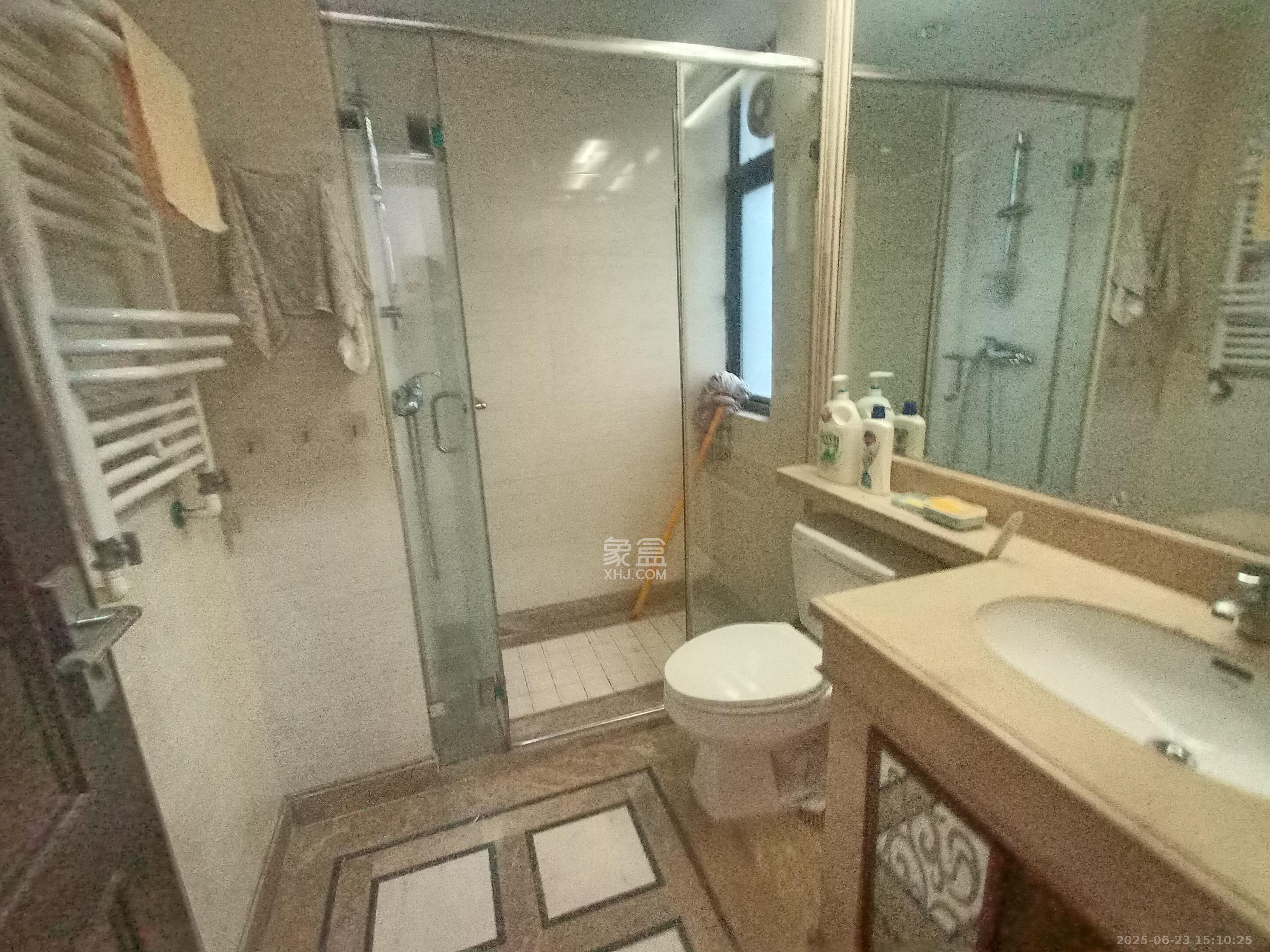 中海国际一期  4室2厅2卫    2500.0元/月室内图