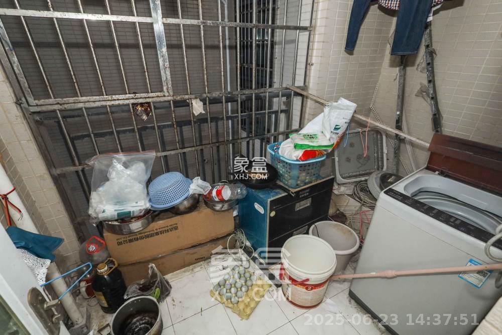 天元涉外景园C区 3室2厅1卫 2300.0元/月 天元涉外景园C区 3室2厅1卫 2300.0元/月室内图