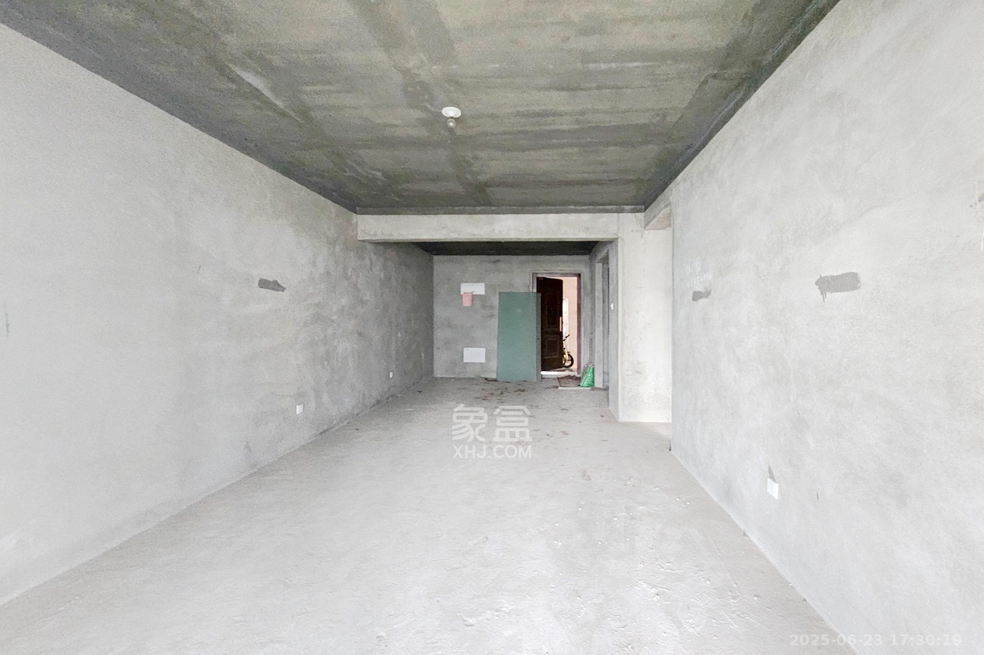 明昇壹城（明昇时代广场）一期  3室1厅1卫    118.0万客厅