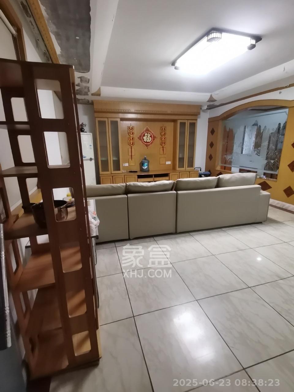 湖动社区新河市场(新河家具城) 3室2厅1卫 2300.0元/月 湖动社区新河市场(新河家具城) 3室2厅1卫 2300.0元/月室内图