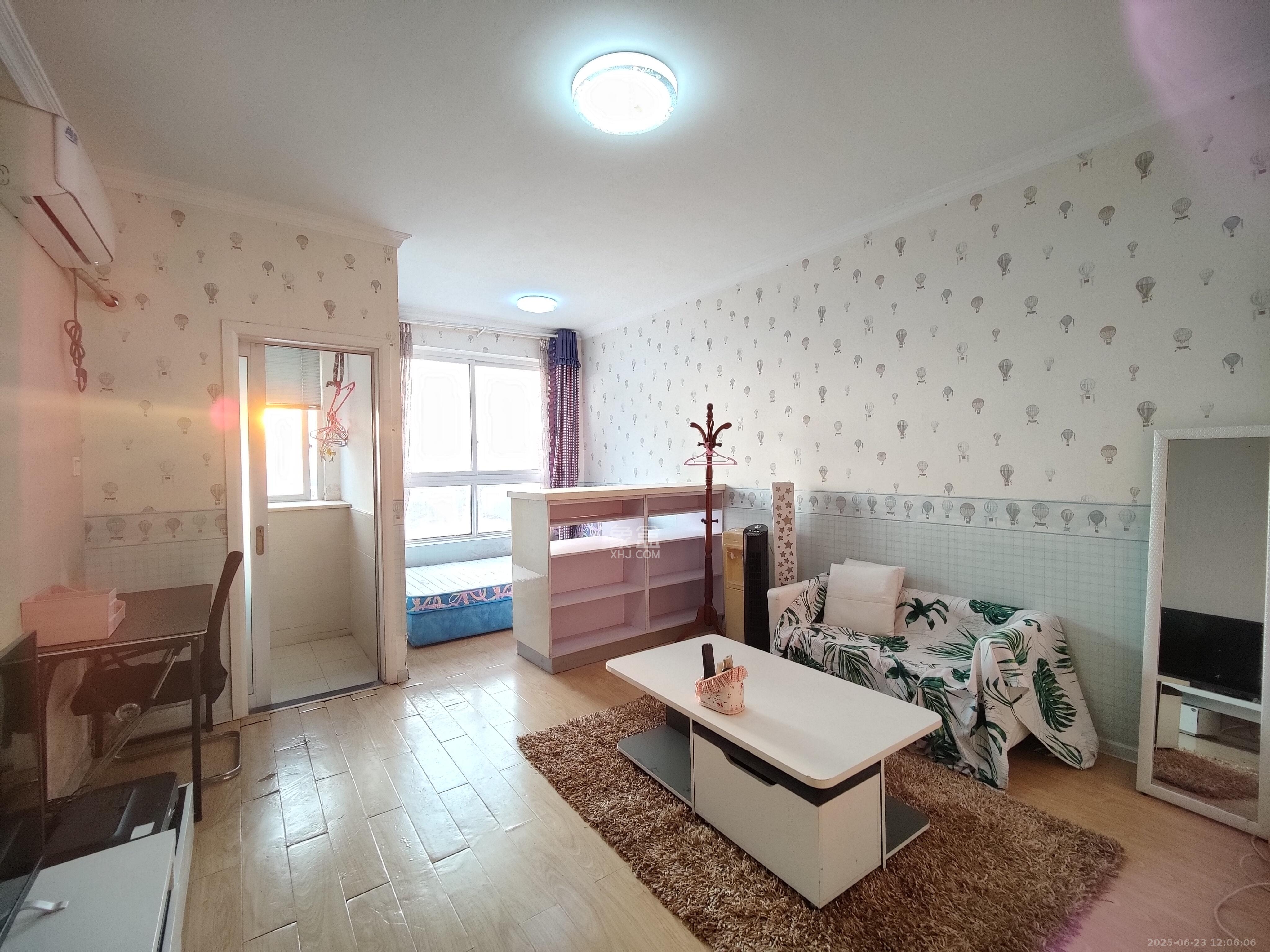 月亮湾草莓街区一、二期  1室1厅1卫    1200.0元/月室内图