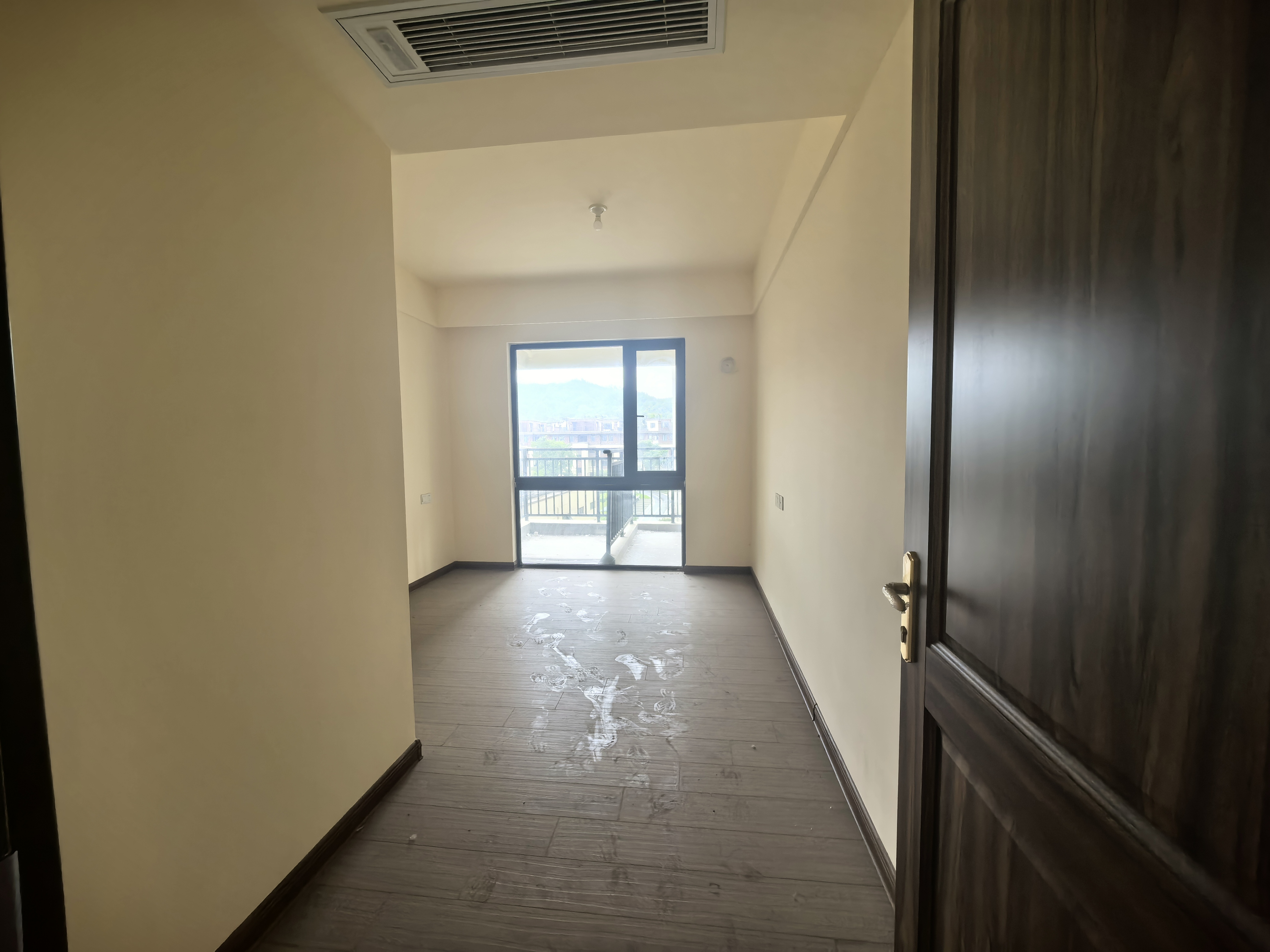 碧桂园翘楚棠 4室2厅1卫 85.00万 碧桂园翘楚棠 4室2厅1卫 85.00万客厅