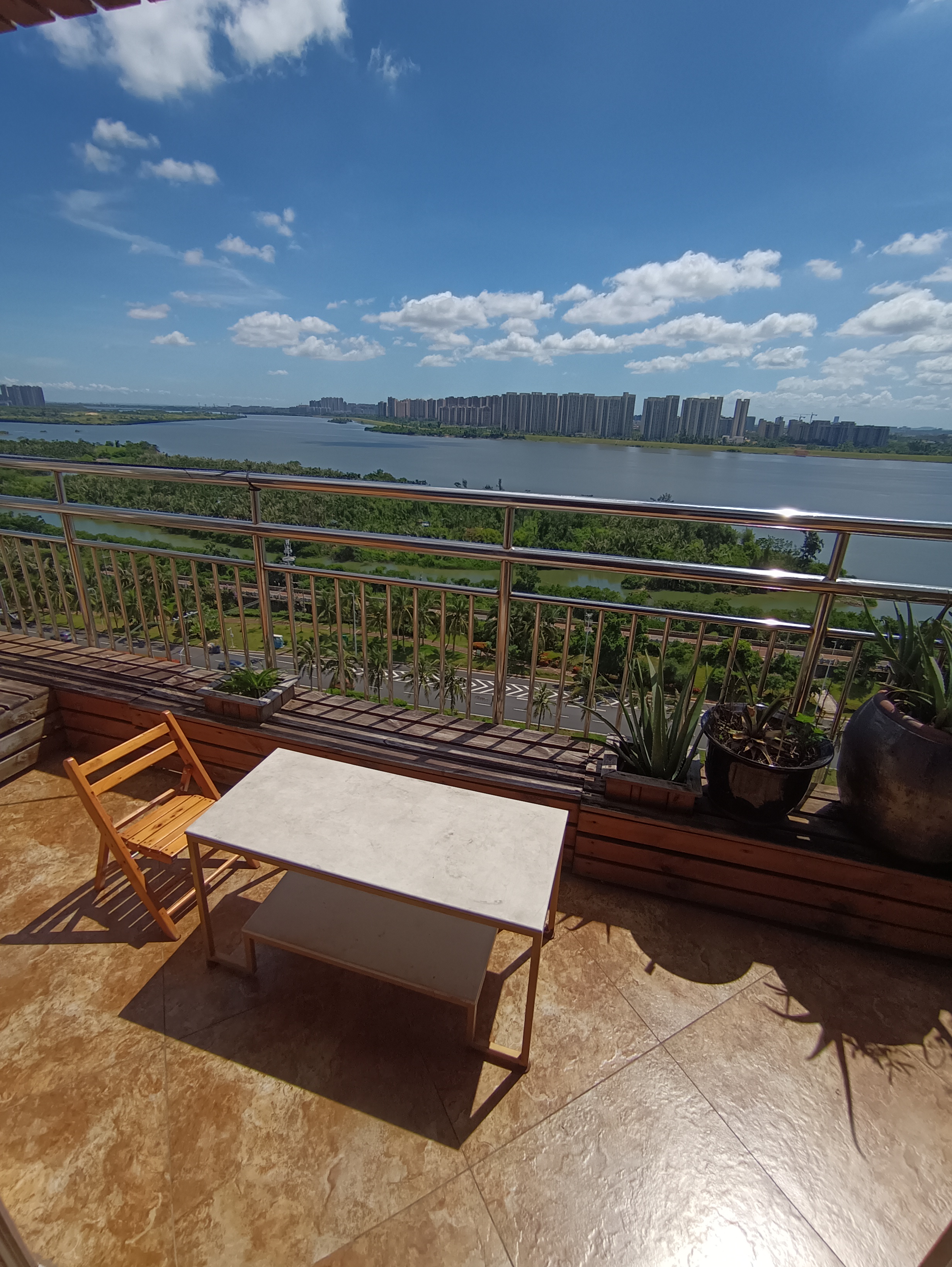 滨江度假城 3室2厅2卫 218.0万 滨江度假城 3室2厅2卫 218.0万客厅