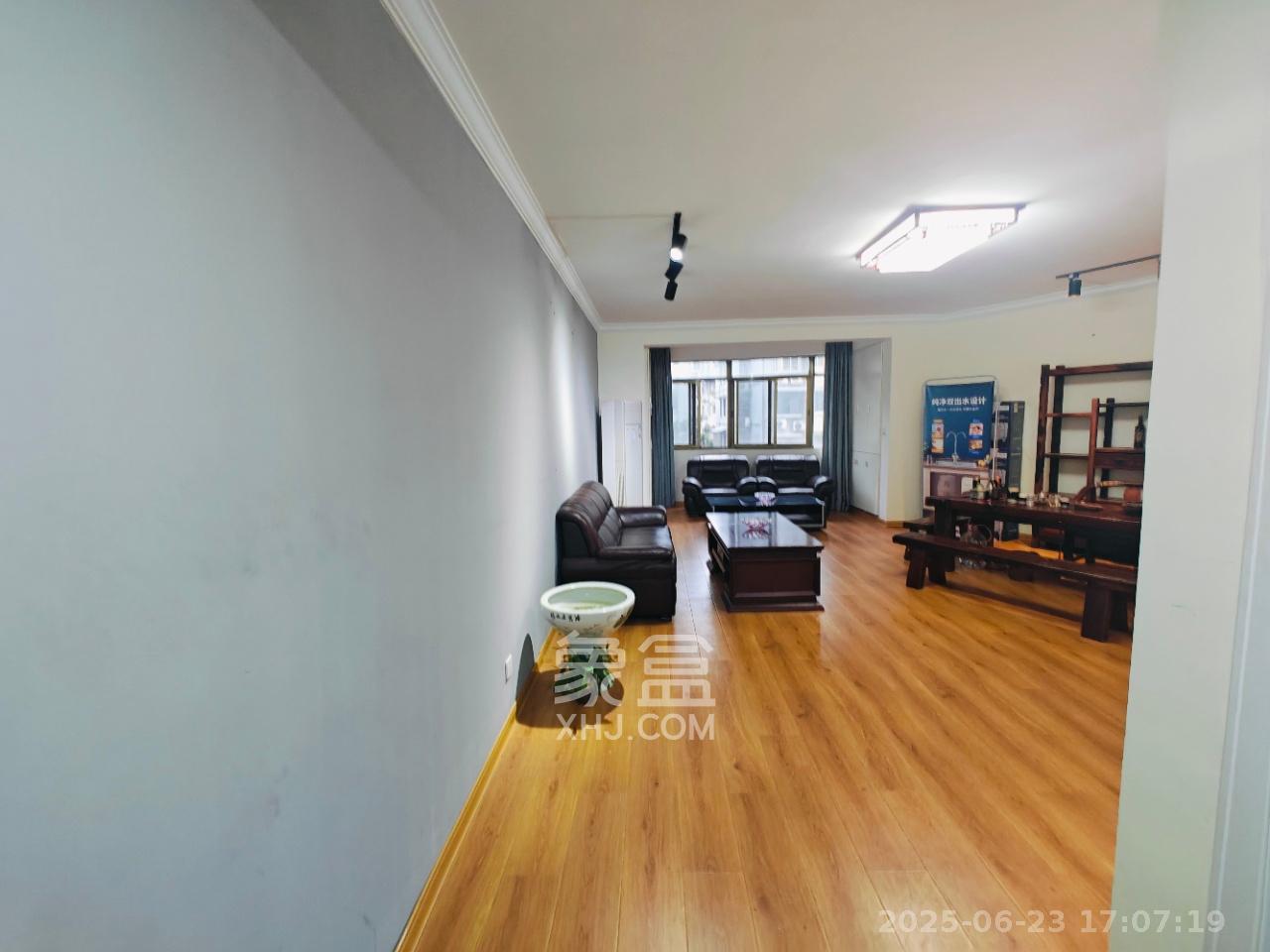 阳光走廊  4室2厅2卫    3800.0元/月 阳光走廊  4室2厅2卫    3800.0元/月室内图