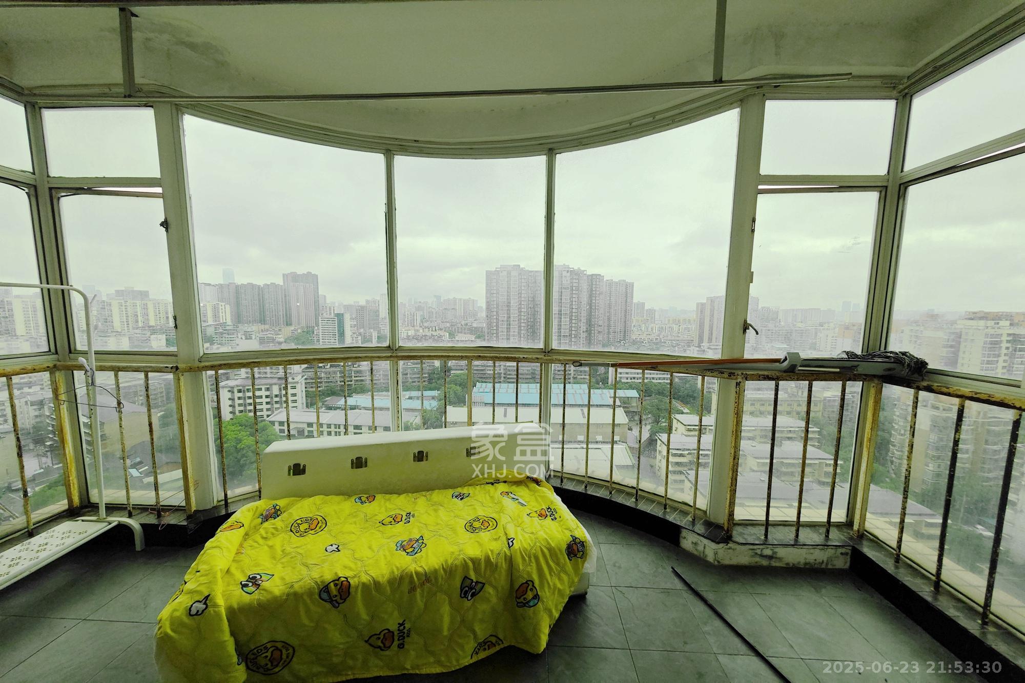 名都花园  3室2厅2卫   87.50万阳台