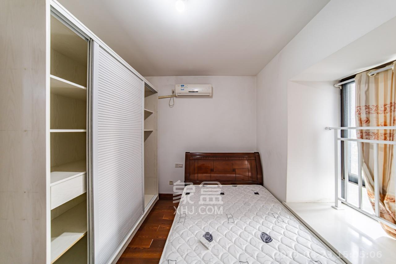 阳光100三期 2室2厅1卫 2400.0元/月 阳光100三期 2室2厅1卫 2400.0元/月室内图