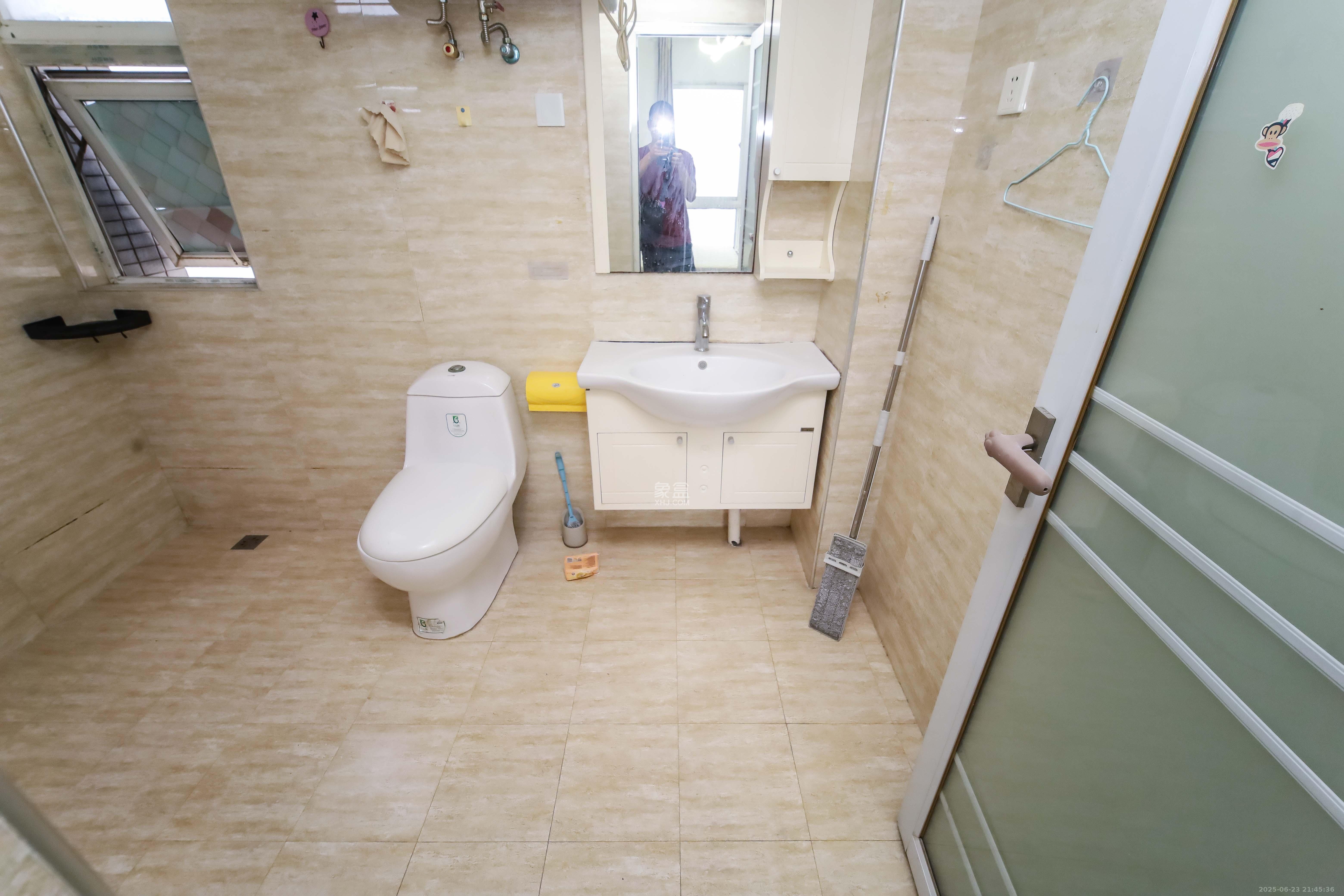 银港水晶城 3室2厅1卫 95.8万 银港水晶城 3室2厅1卫 95.8万卫生间