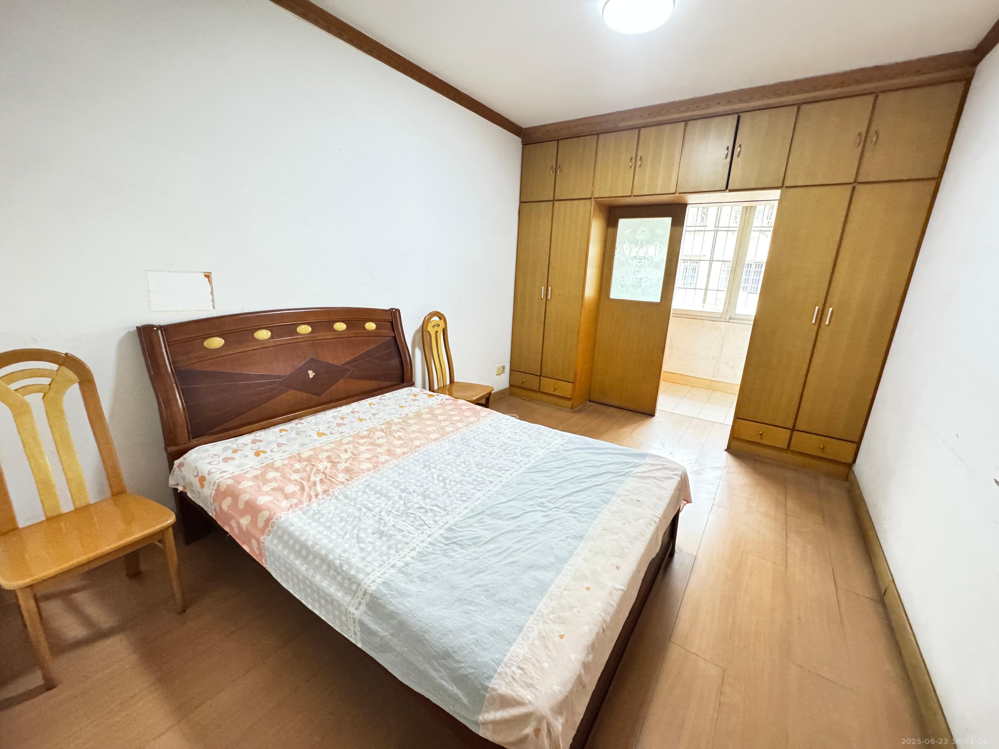 裕农街散盘  1室1厅1卫   2300.00元/月室内图