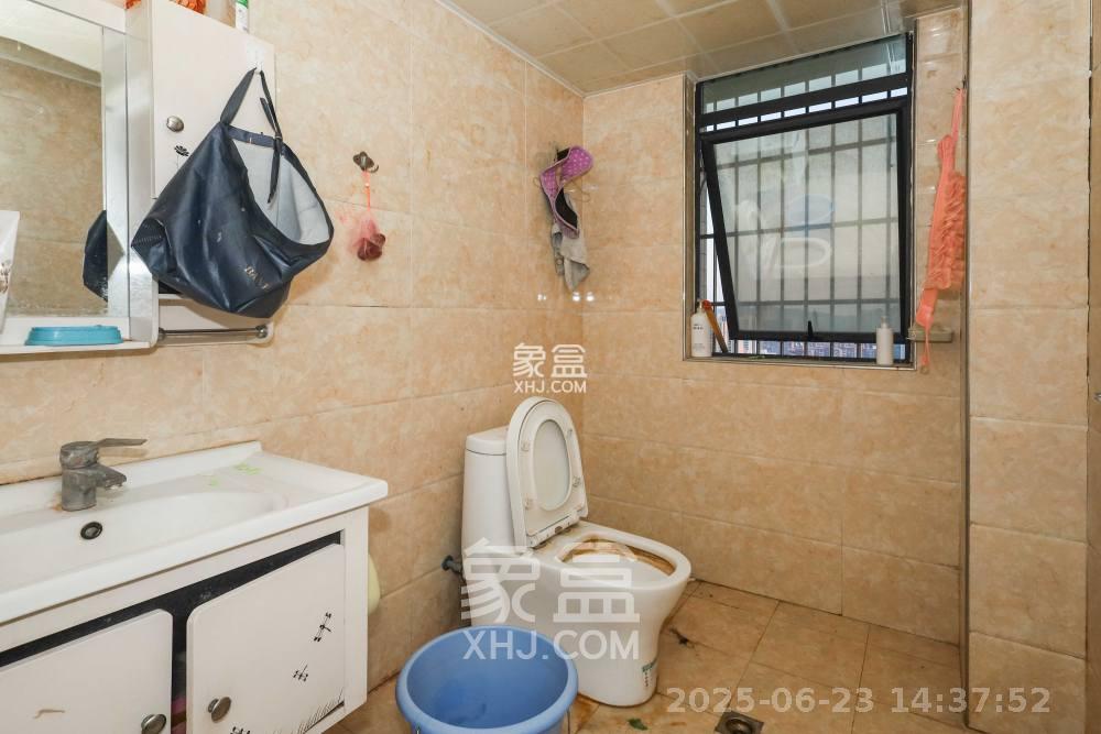 天元涉外景园C区 3室2厅1卫 2300.0元/月 天元涉外景园C区 3室2厅1卫 2300.0元/月室内图