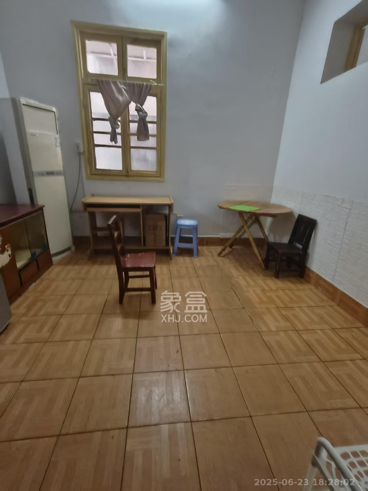 第一师范宿舍 2室1厅1卫 1300.0元/月 第一师范宿舍 2室1厅1卫 1300.0元/月室内图