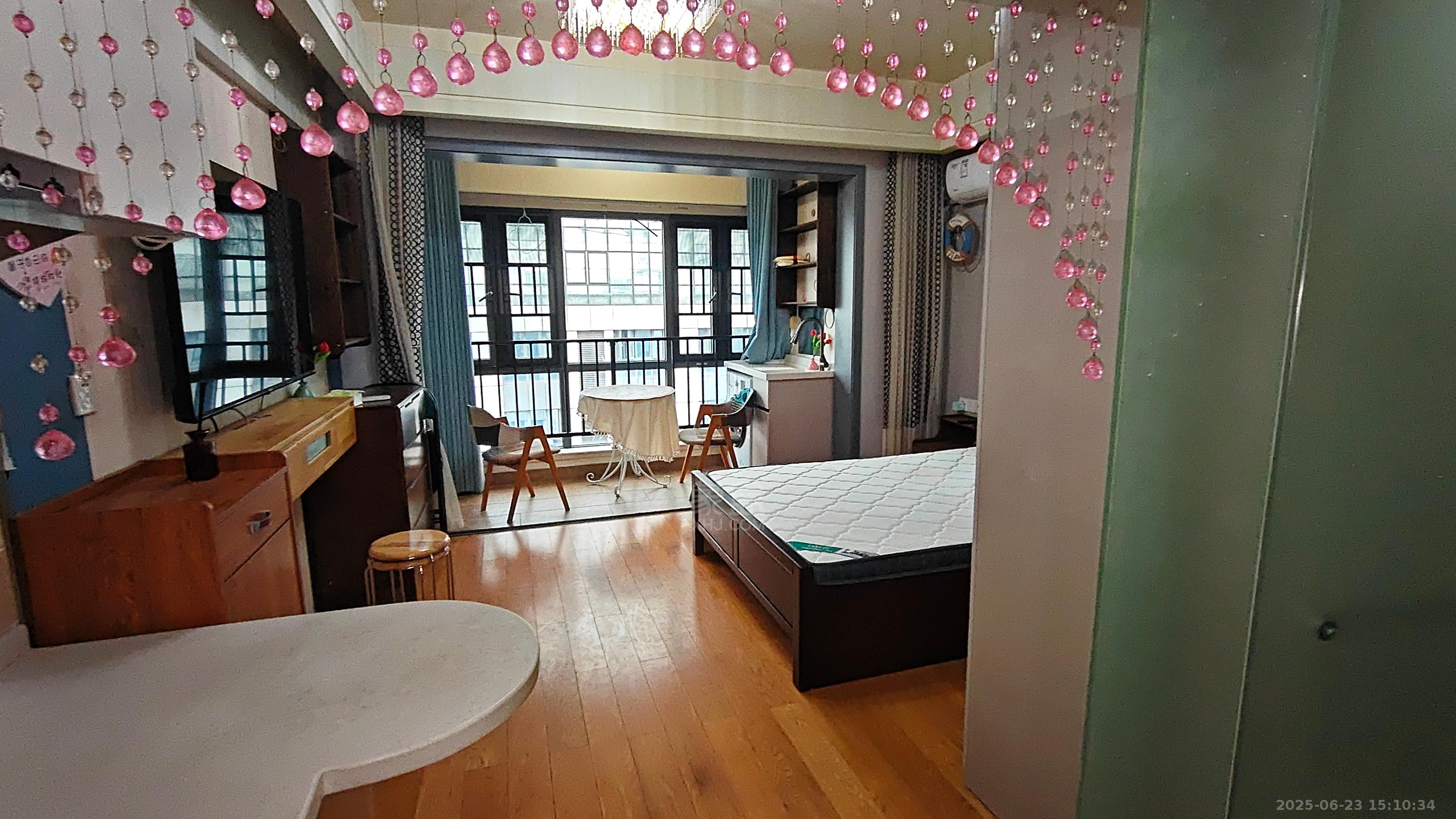 大汉希尔顿 1室1厅1卫 1500.0元/月 大汉希尔顿 1室1厅1卫 1500.0元/月室内图