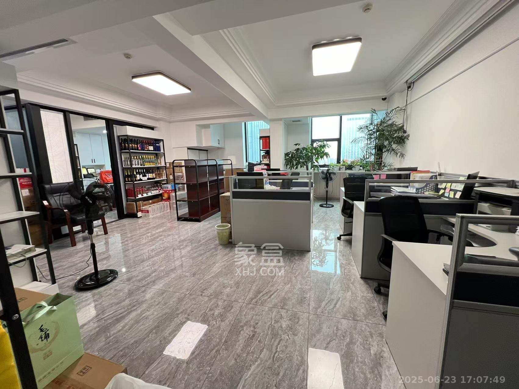 东盈商业广场(华泉城市广场)  1室1厅1卫    5000.0元/月 东盈商业广场(华泉城市广场)  1室1厅1卫    5000.0元/月室内图