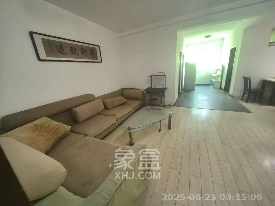 中南汽车世界  3室2厅1卫   1200.00元/月