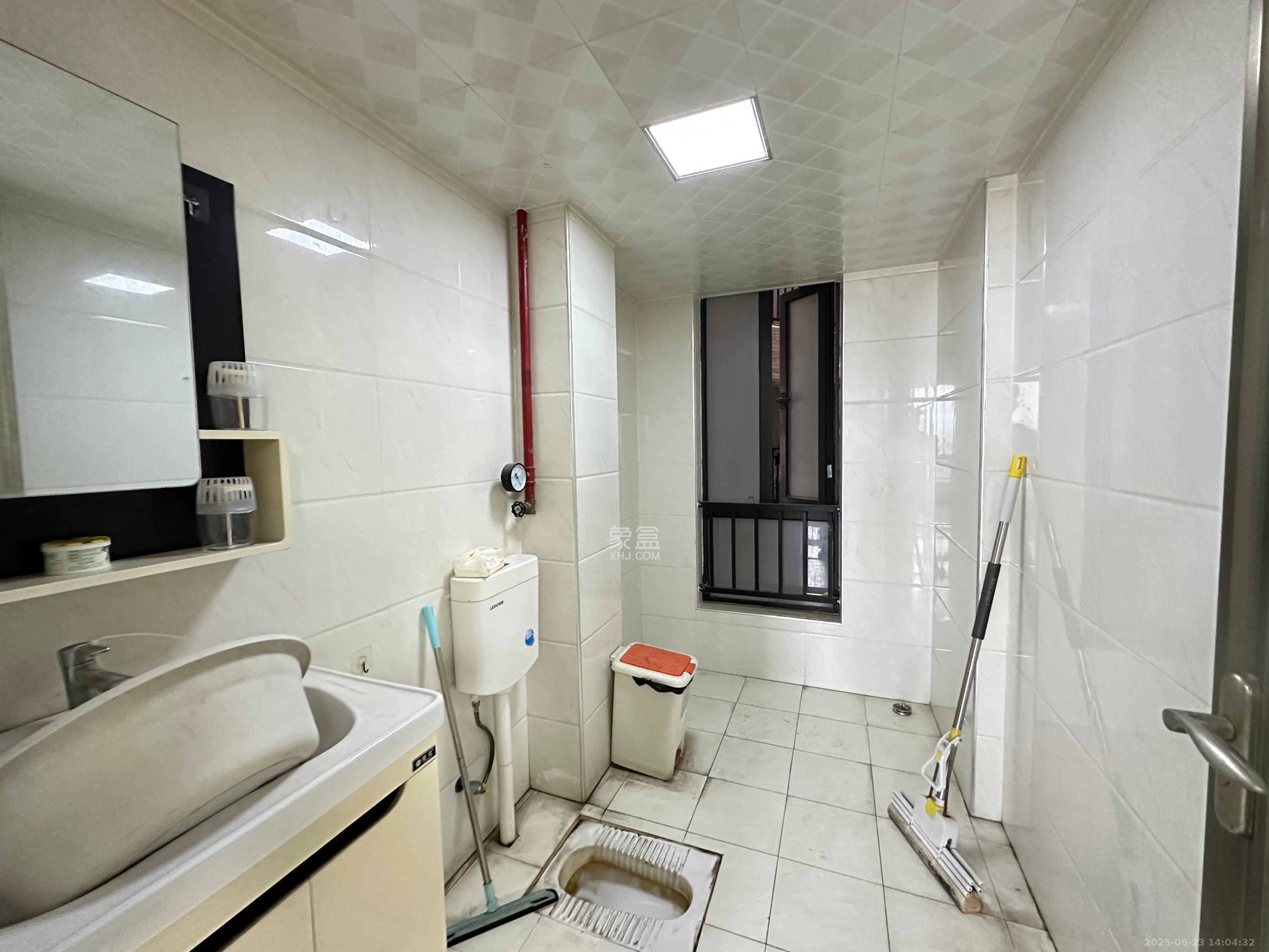 达美D6区 4室1厅1卫 4800.0元/月 达美D6区 4室1厅1卫 4800.0元/月室内图