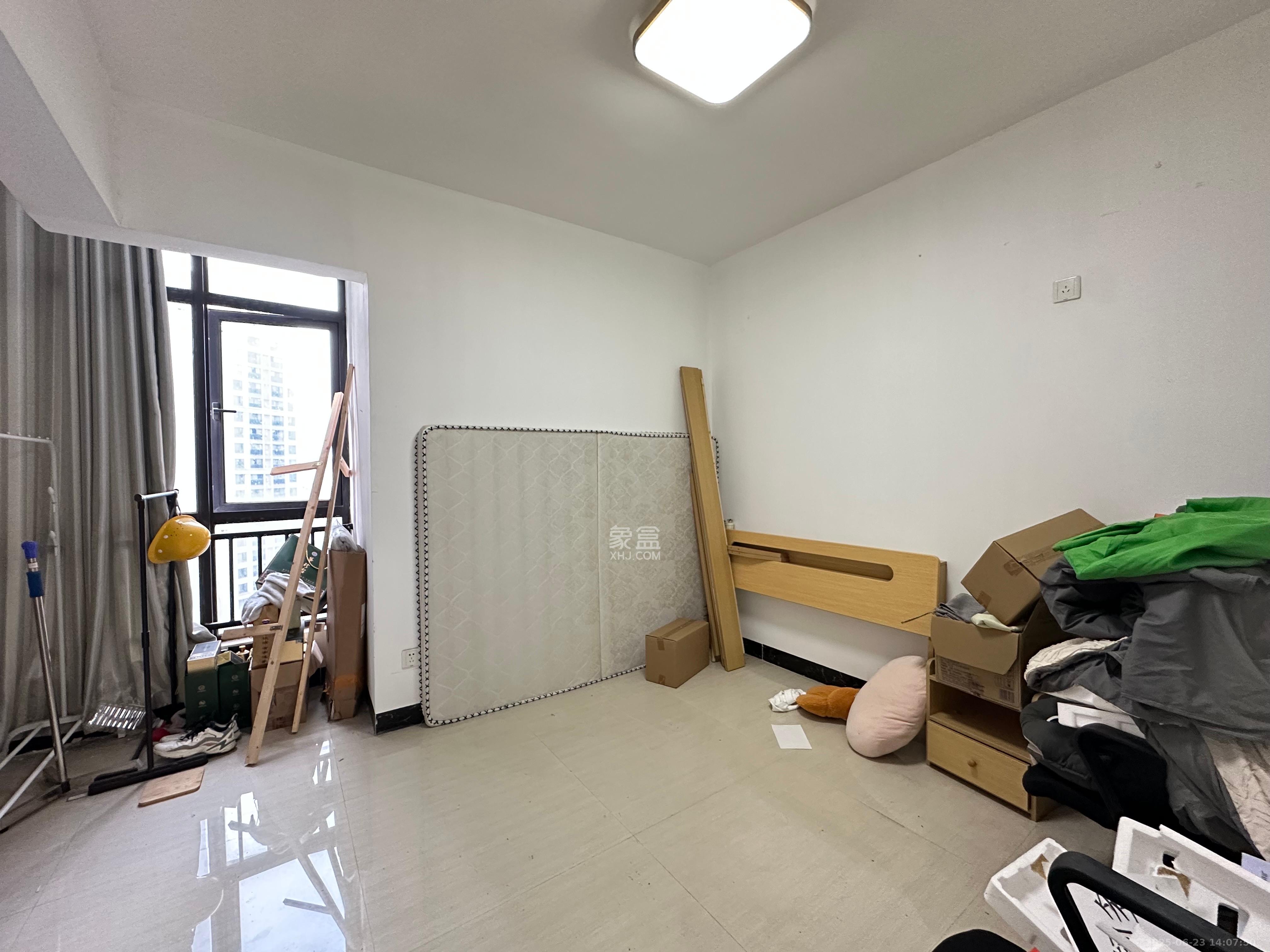 达美D6区  4室1厅1卫   4800.00元/月室内图