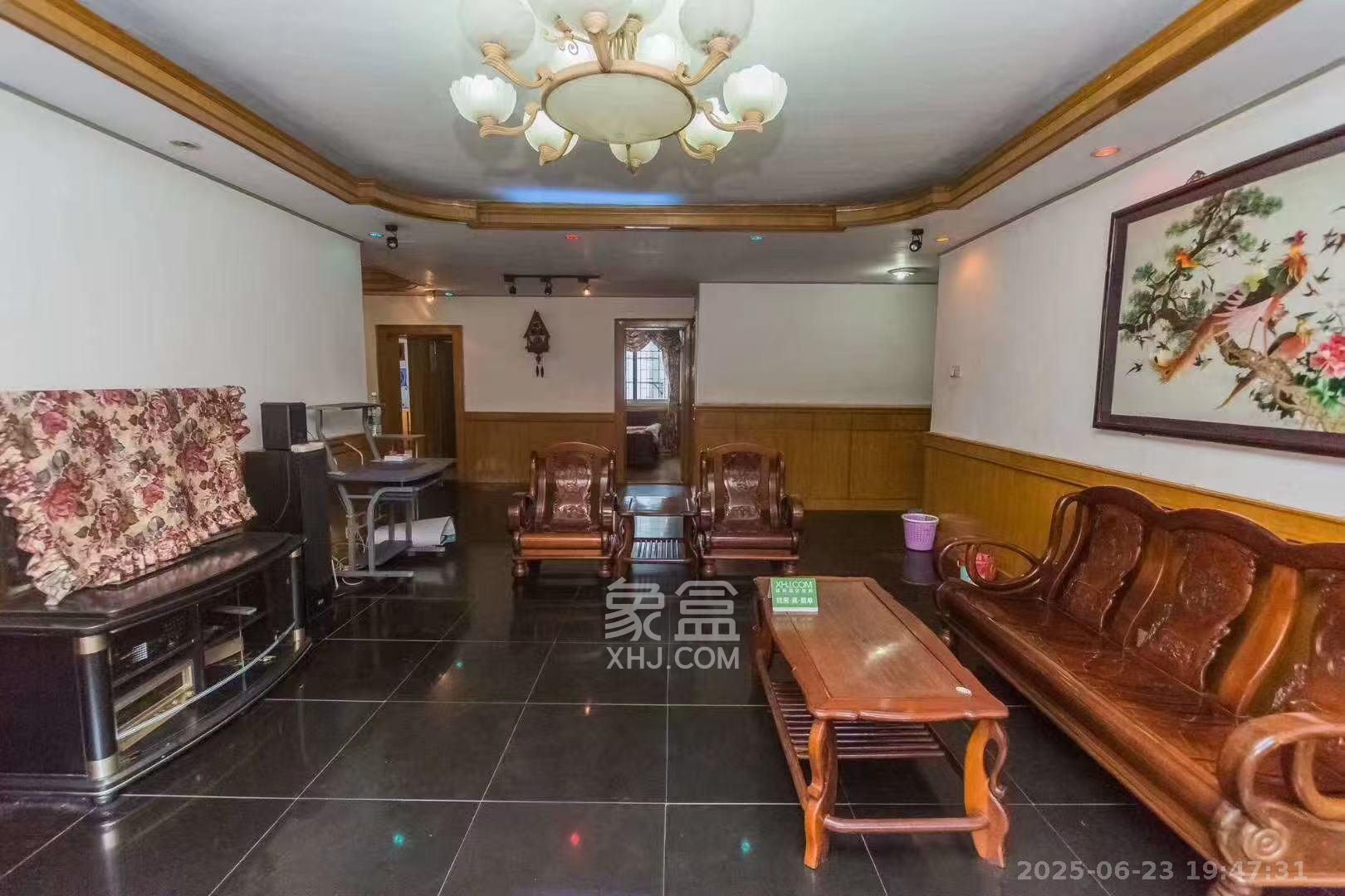 海华花园(京电大厦)  3室2厅1卫    2400.0元/月 海华花园(京电大厦)  3室2厅1卫    2400.0元/月室内图