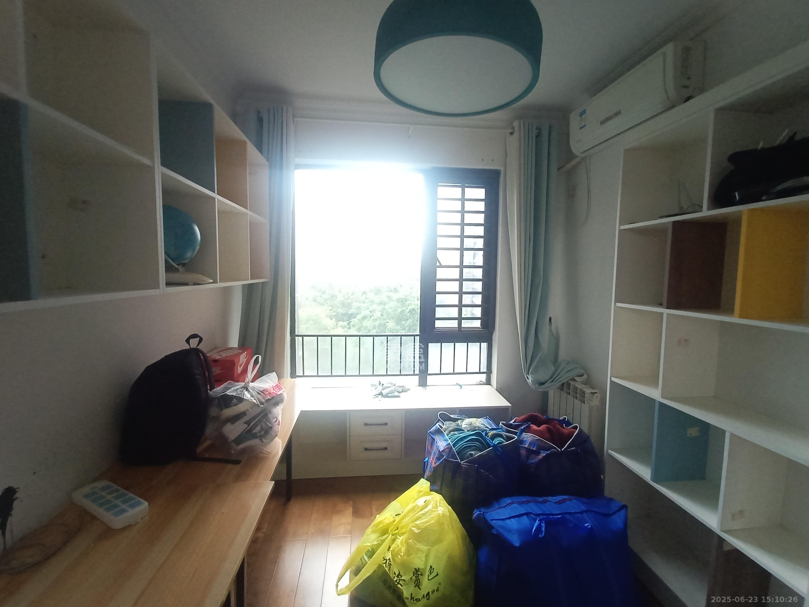 中海国际一期  4室2厅2卫    2500.0元/月室内图