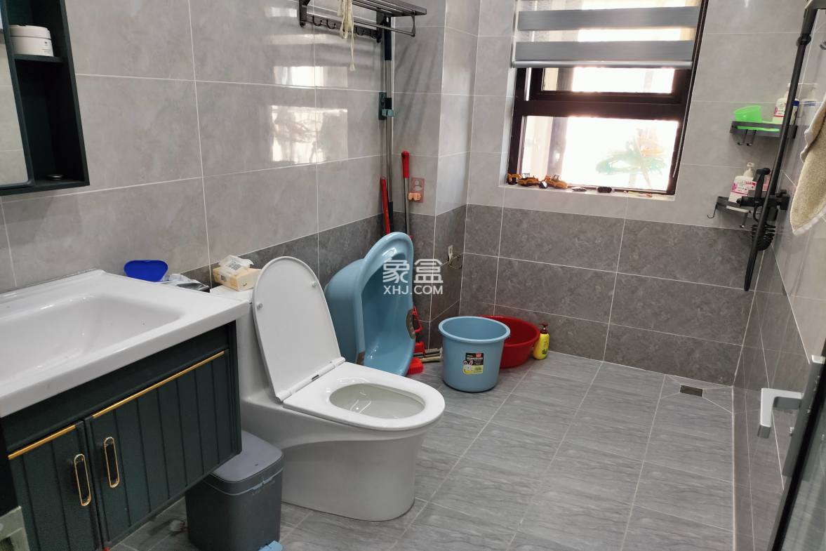 新琼雅苑 4室2厅2卫 2800.0元/月 新琼雅苑 4室2厅2卫 2800.0元/月室内图