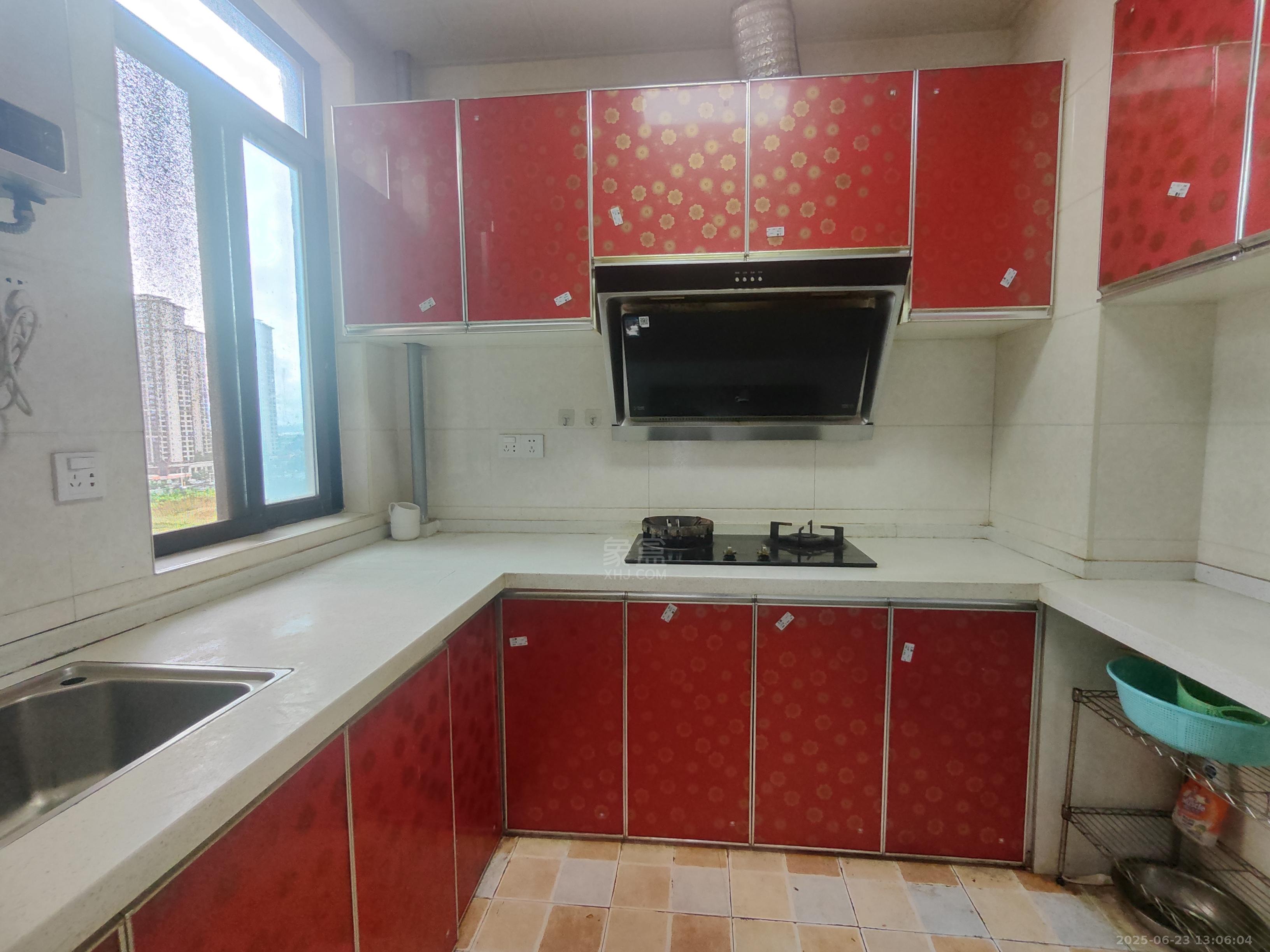 金轮翡翠名园 3室2厅1卫 1800.0元/月 金轮翡翠名园 3室2厅1卫 1800.0元/月室内图