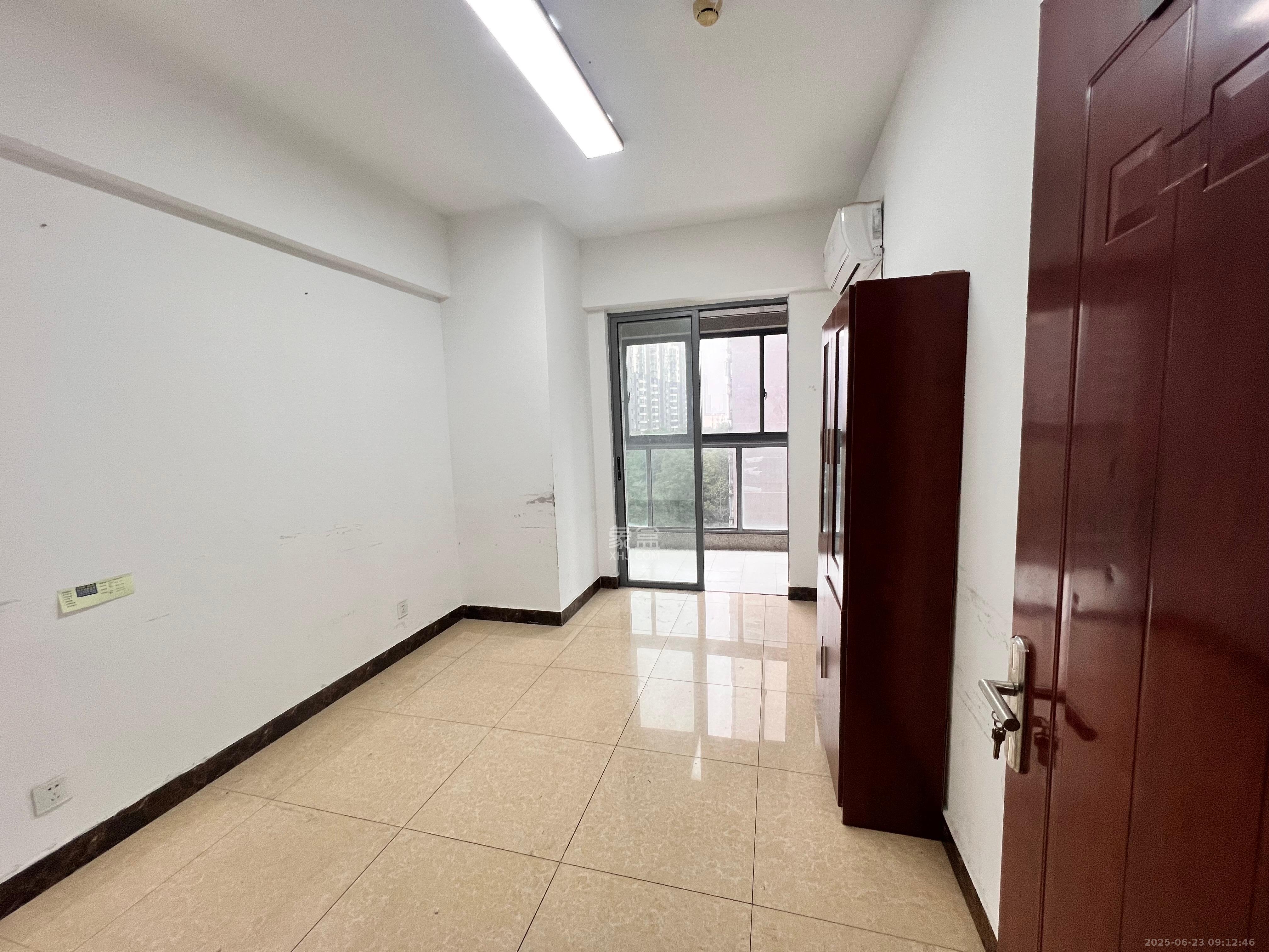 西子一间  1室2厅2卫   4000.00元/月室内图