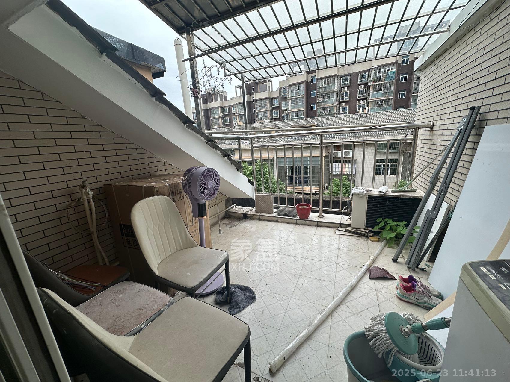 鄱阳小区  1室2厅1卫   900.00元/月室内图
