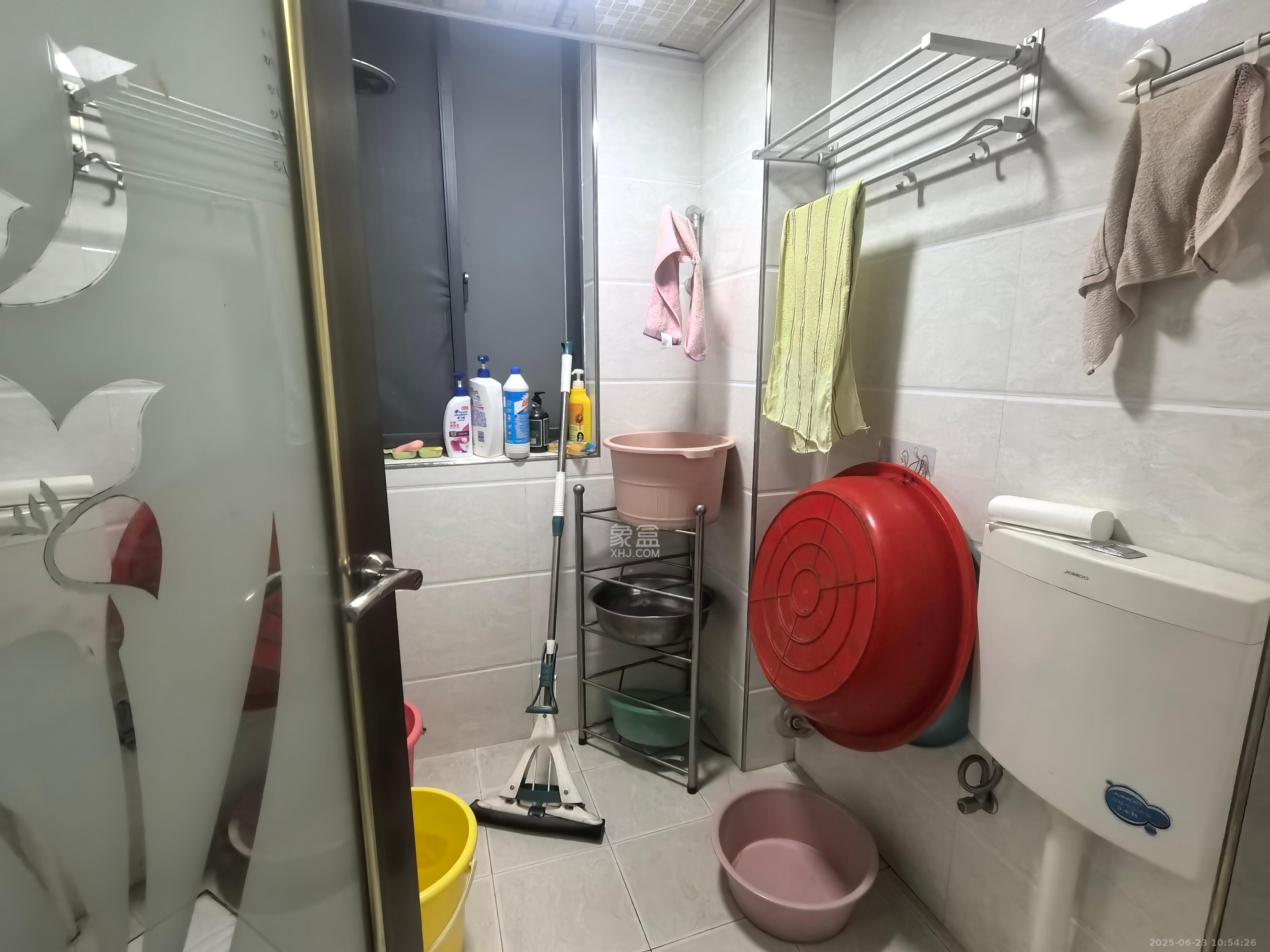 三一街区  3室2厅1卫   1800.00元/月室内图