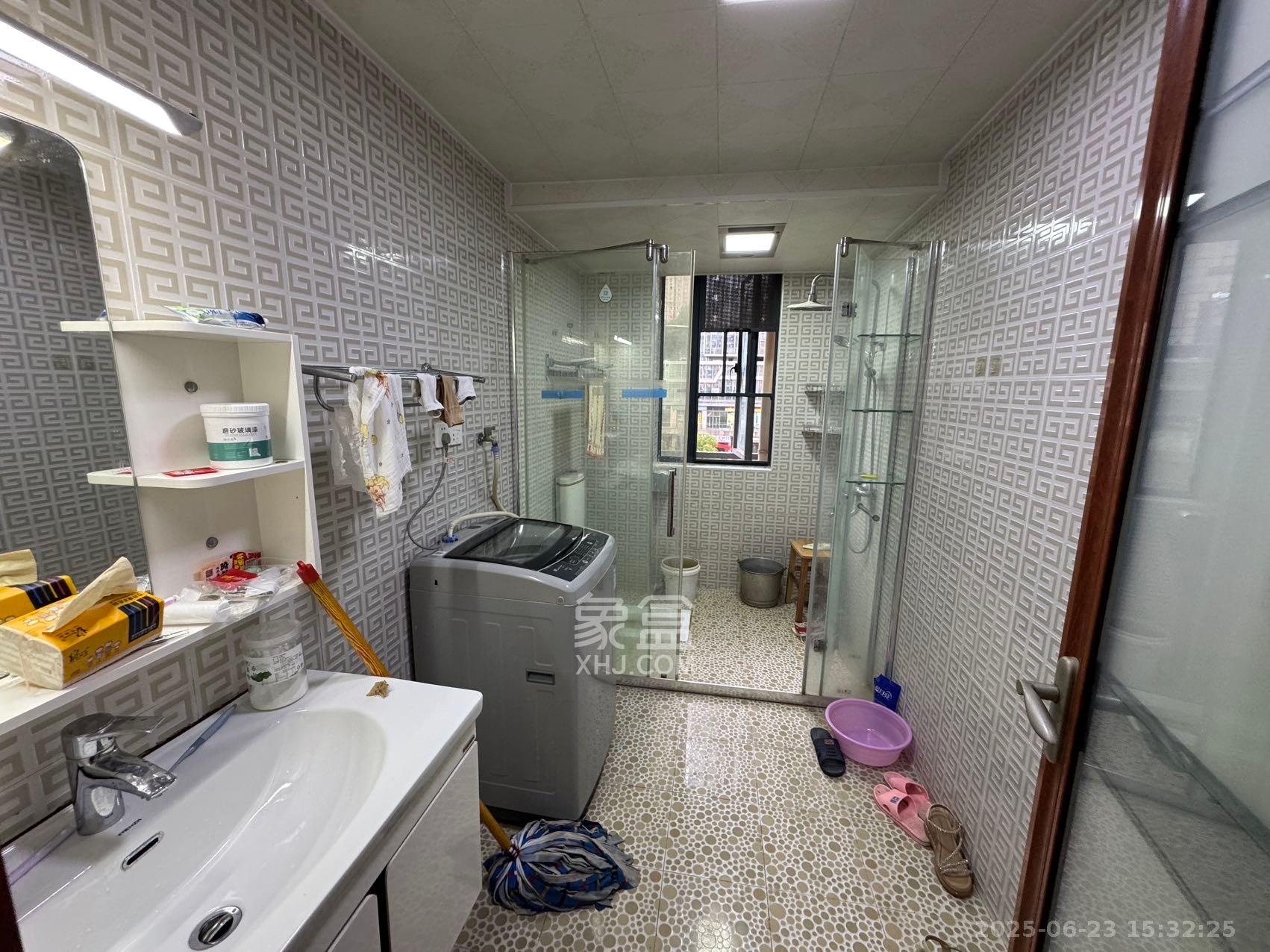 中南红领邦(红星嘉和苑) 1室2厅2卫 2500.0元/月 中南红领邦(红星嘉和苑) 1室2厅2卫 2500.0元/月室内图