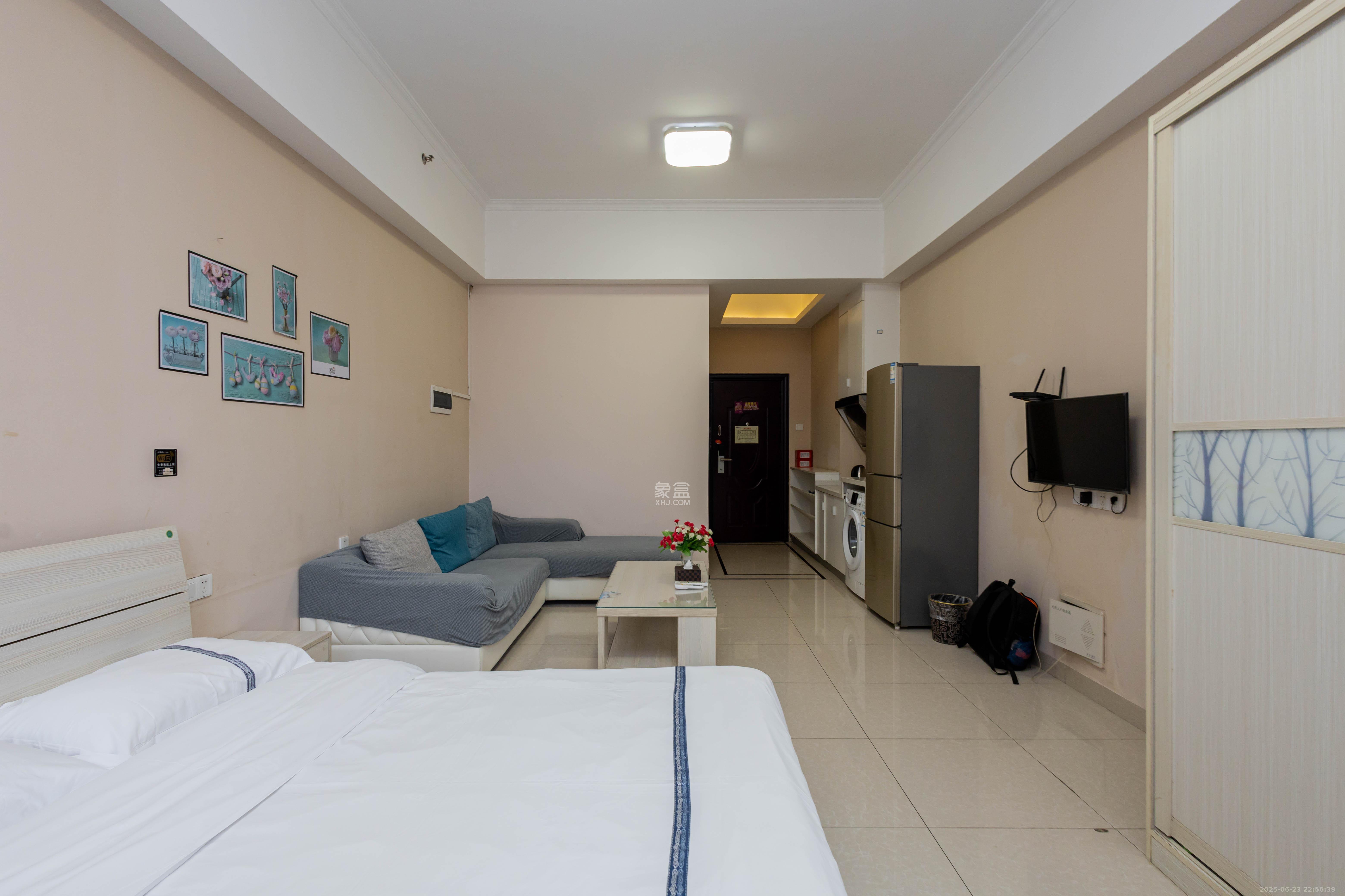 领东汇  1室1厅1卫    23.8万 领东汇  1室1厅1卫    23.8万客厅