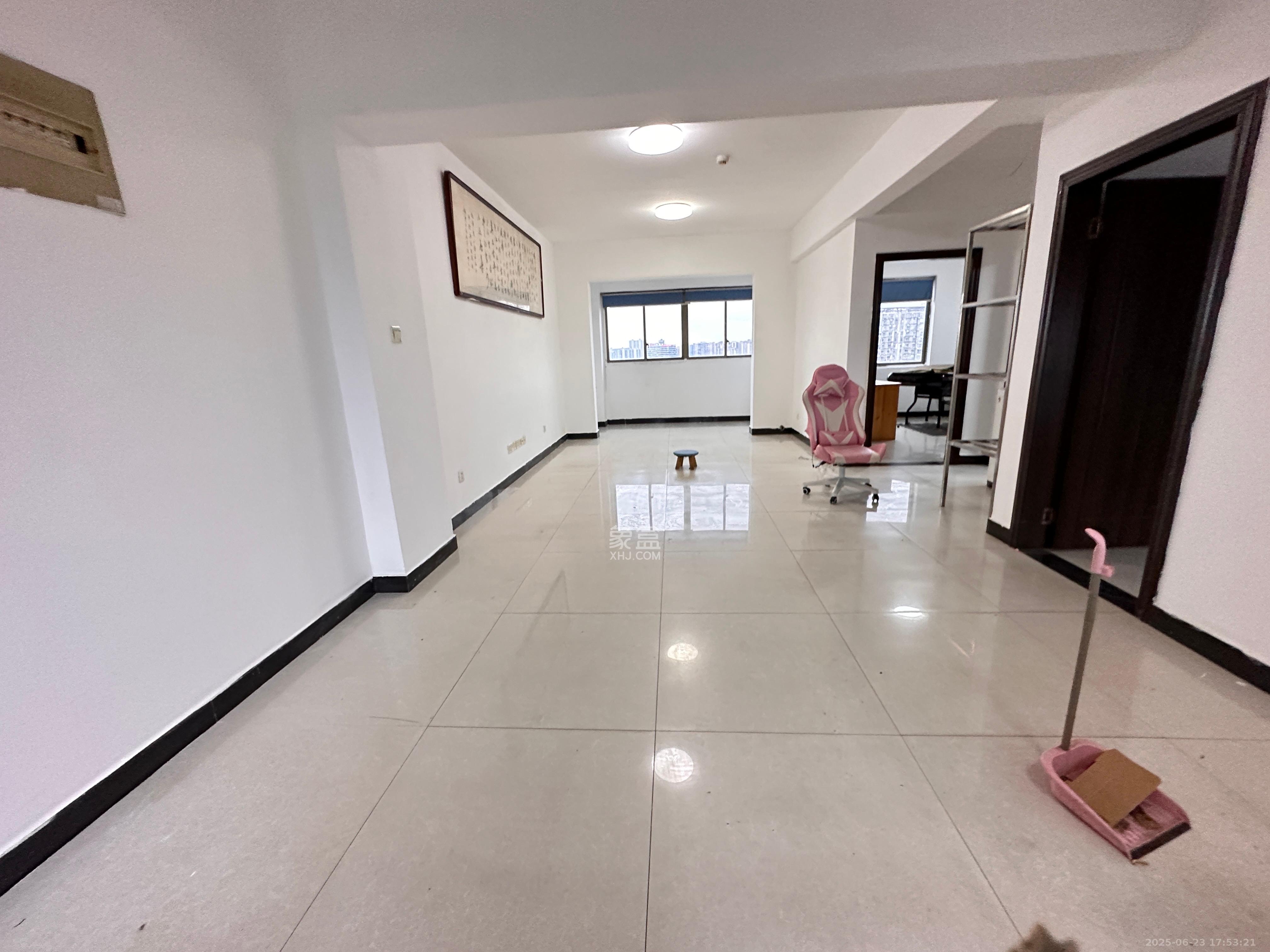 汇达国际公馆(汇达大厦) 2室2厅1卫 2133.0元/月 汇达国际公馆(汇达大厦) 2室2厅1卫 2133.0元/月室内图