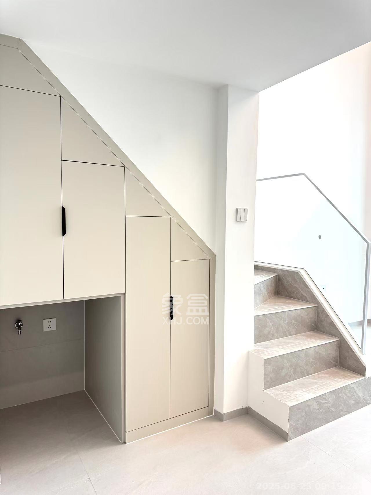 绿地V岛 2室1厅1卫 2500.0元/月 绿地V岛 2室1厅1卫 2500.0元/月室内图