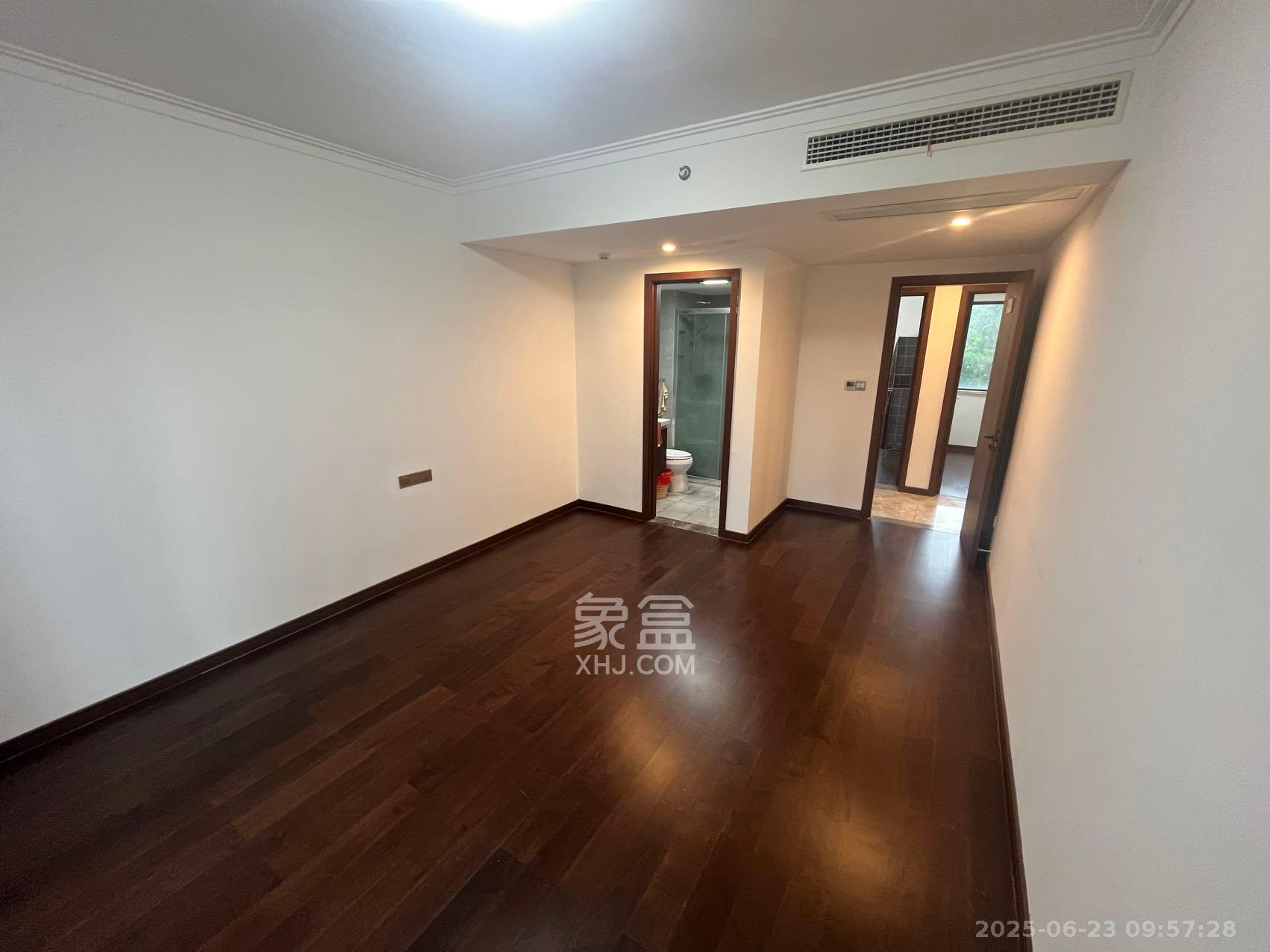 绿地长沙城际空间站(绿地新里佳苑)  5室2厅3卫    4400.0元/月 绿地长沙城际空间站(绿地新里佳苑)  5室2厅3卫    4400.0元/月室内图