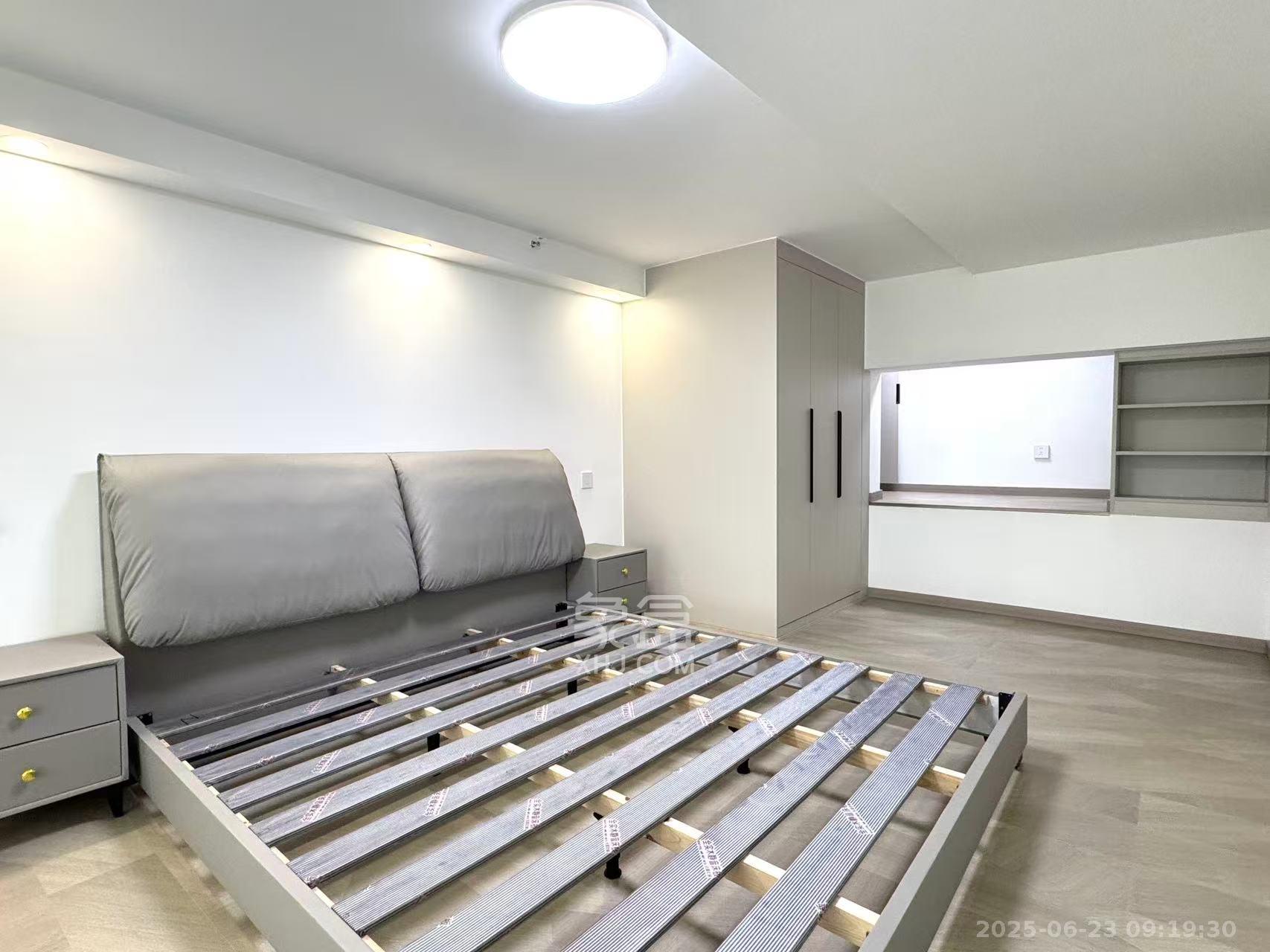 绿地V岛 2室1厅1卫 2500.0元/月 绿地V岛 2室1厅1卫 2500.0元/月室内图