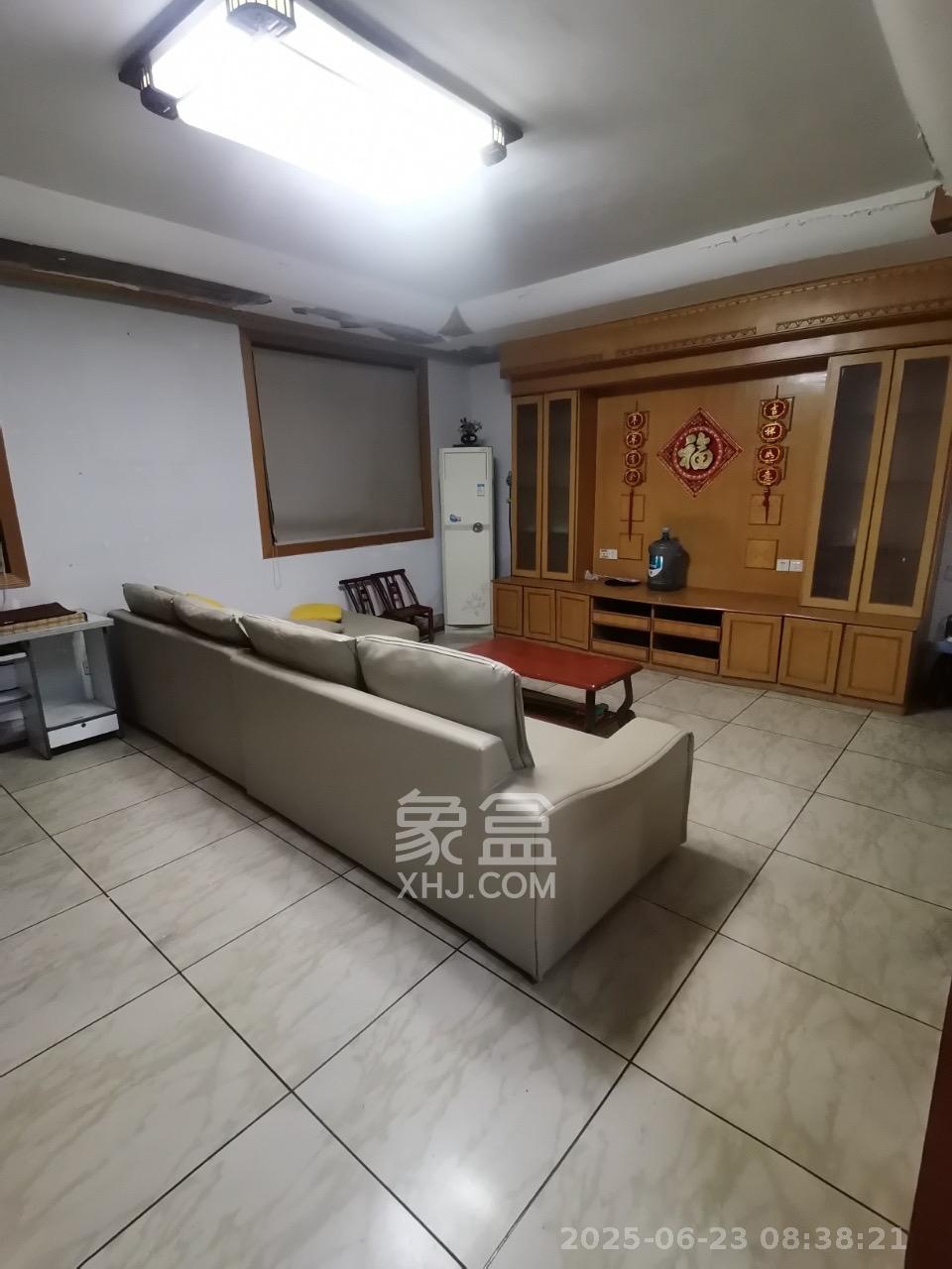 湖动社区新河市场(新河家具城) 3室2厅1卫 2300.0元/月 湖动社区新河市场(新河家具城) 3室2厅1卫 2300.0元/月室内图