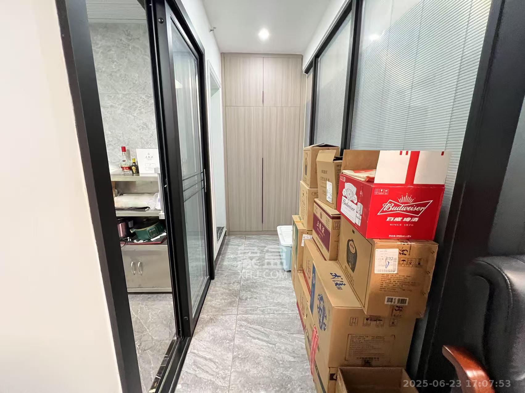 东盈商业广场(华泉城市广场)  1室1厅1卫    5000.0元/月 东盈商业广场(华泉城市广场)  1室1厅1卫    5000.0元/月室内图