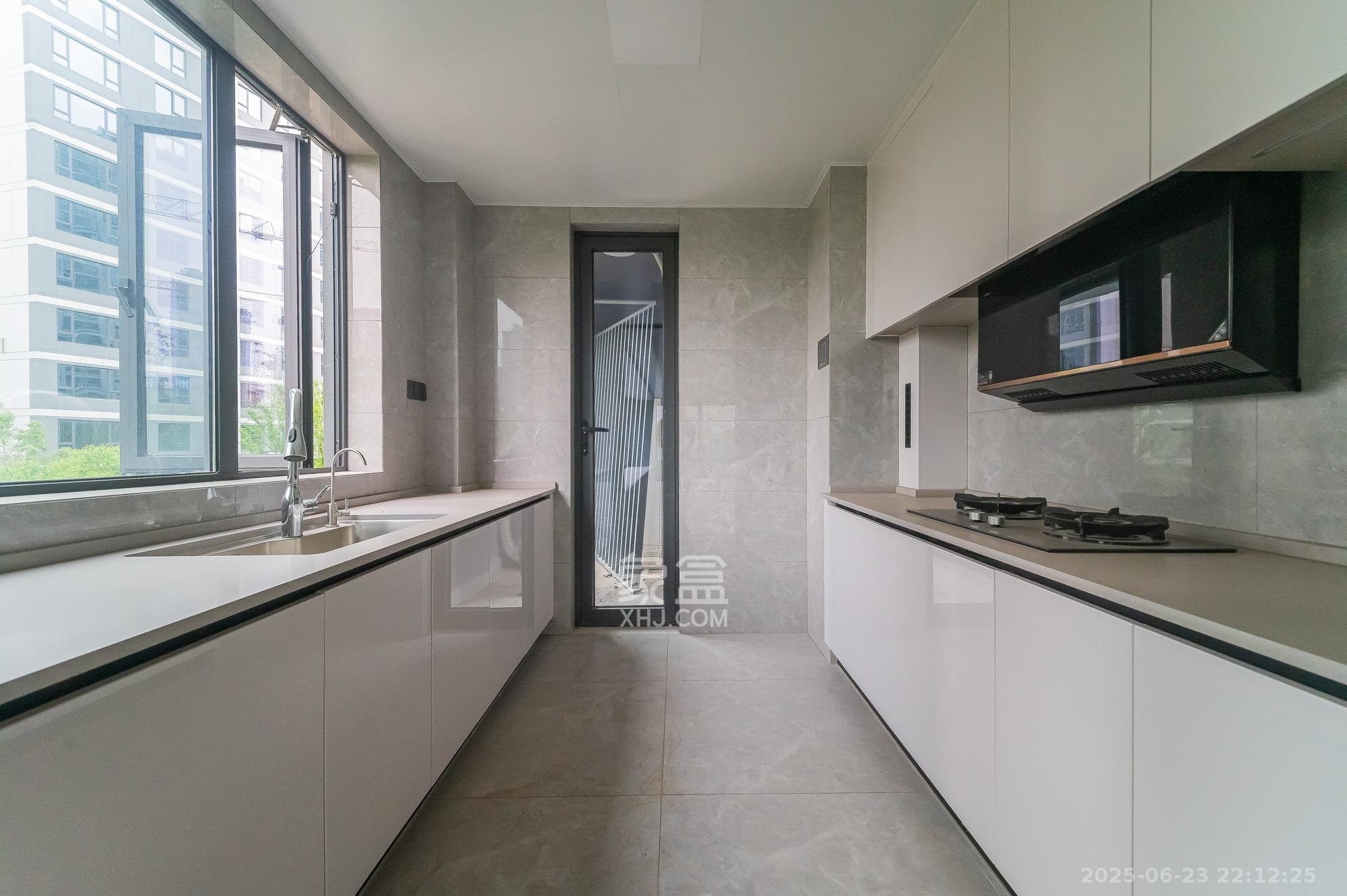 万科松湖天地 4室2厅3卫 249.0万 万科松湖天地 4室2厅3卫 249.0万厨房