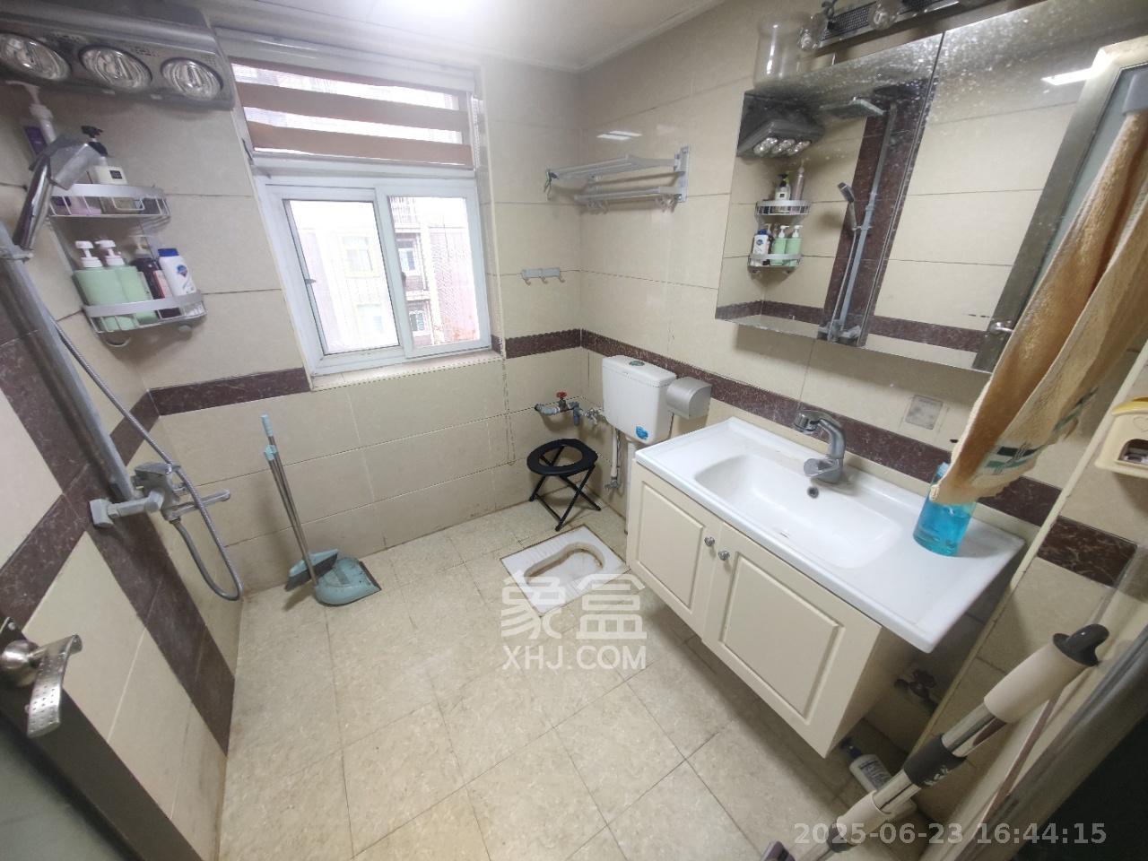 枫华府第 3室2厅2卫 1800.0元/月 枫华府第 3室2厅2卫 1800.0元/月室内图