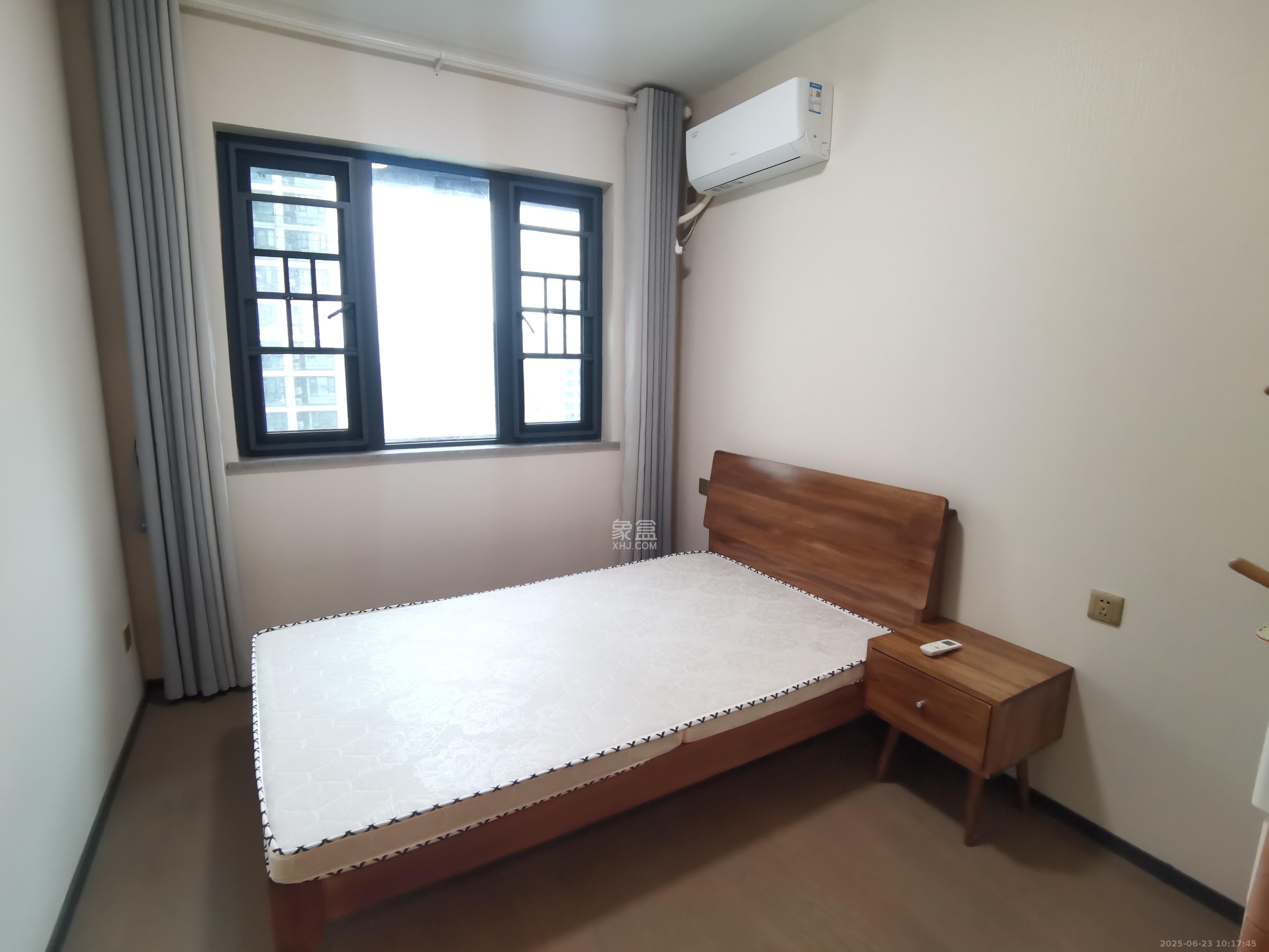 中海阅麓山二期  3室2厅2卫    3800.0元/月室内图