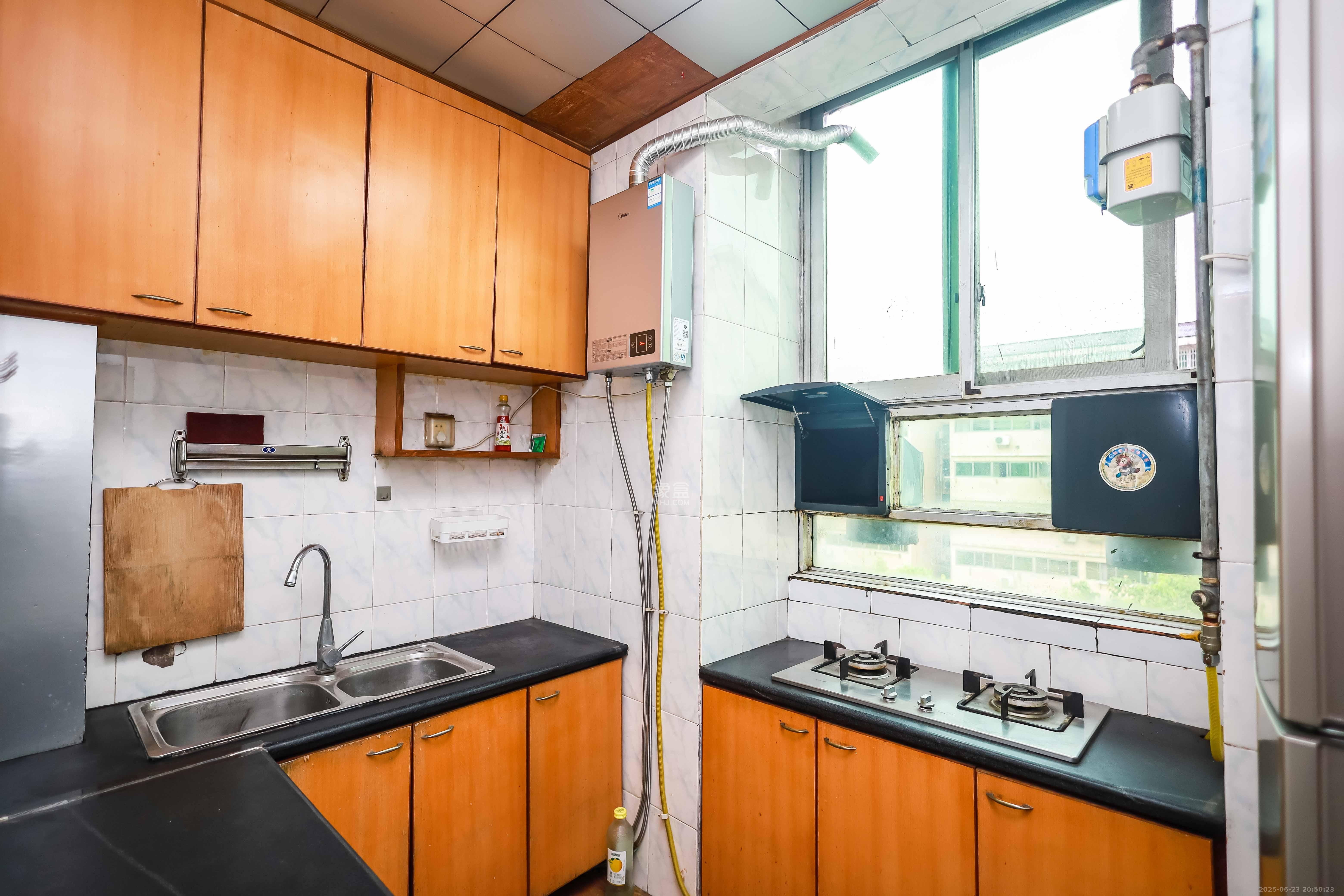 咸嘉新村嘉文苑  2室2厅1卫    49.0万 咸嘉新村嘉文苑  2室2厅1卫    49.0万厨房