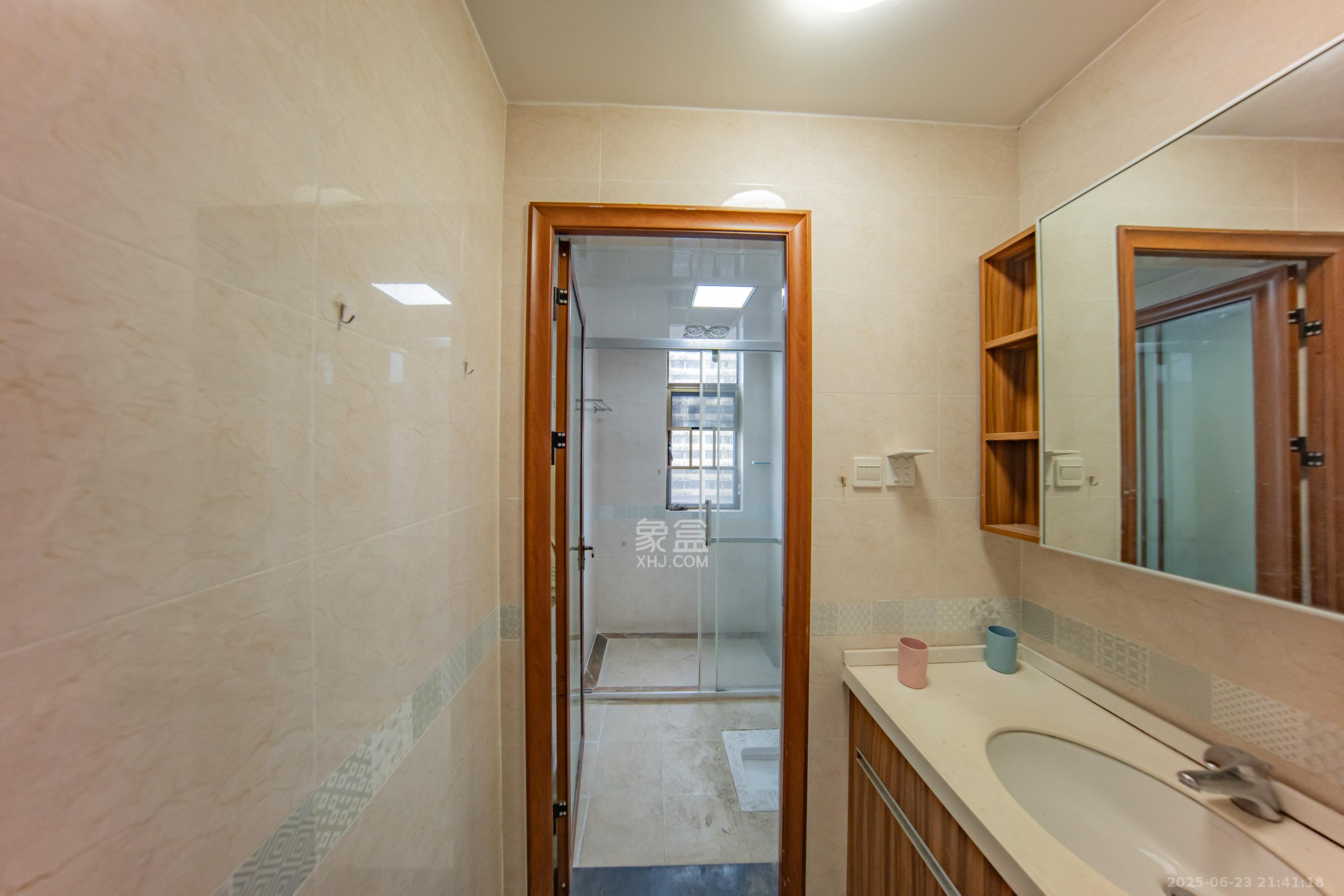 江山帝景哈佛 4室2厅2卫 120.0万 江山帝景哈佛 4室2厅2卫 120.0万卫生间