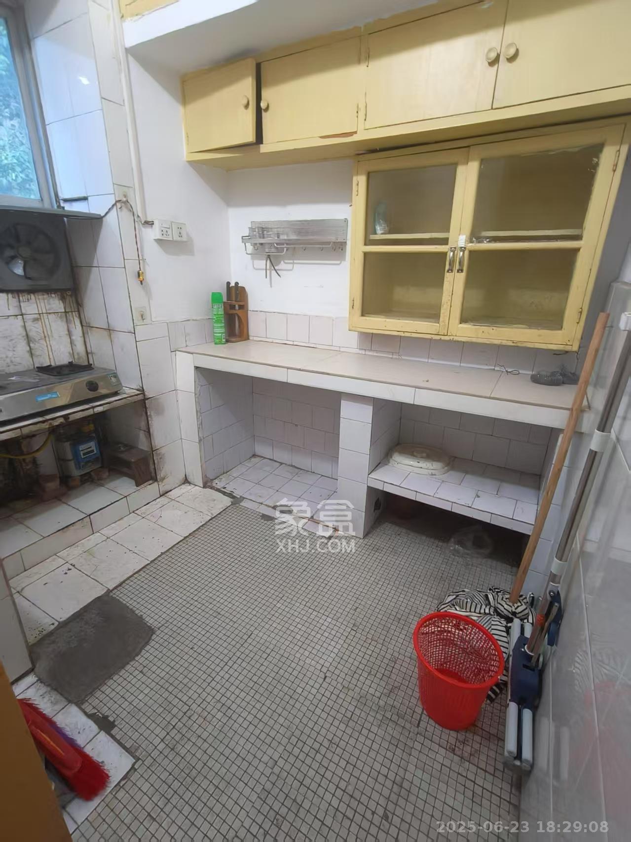 第一师范宿舍  2室1厅1卫    1300.0元/月室内图