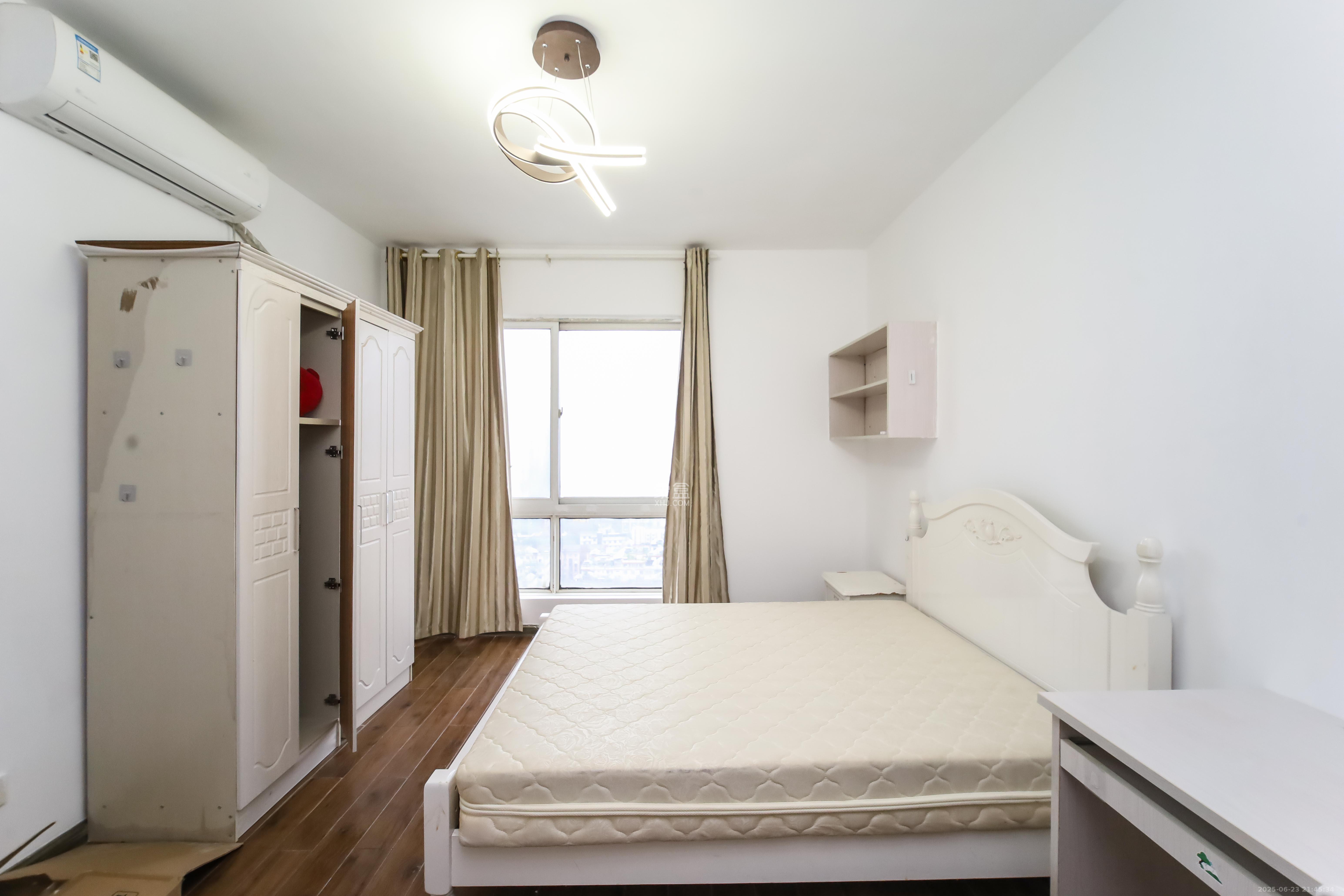 银港水晶城  3室2厅1卫    95.8万卧室